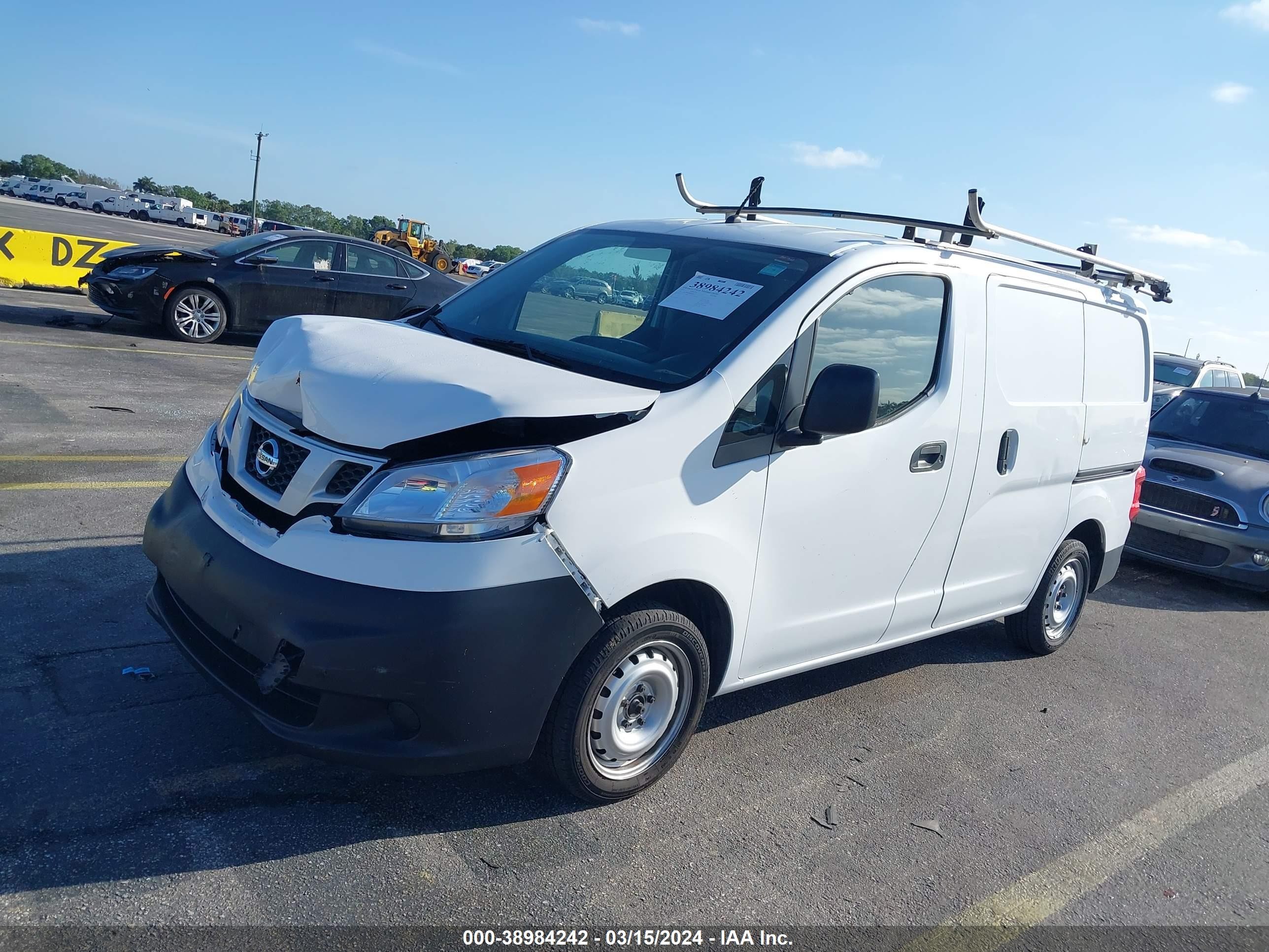 Photo 1 VIN: 3N6CM0KN6JK692332 - NISSAN NV200 