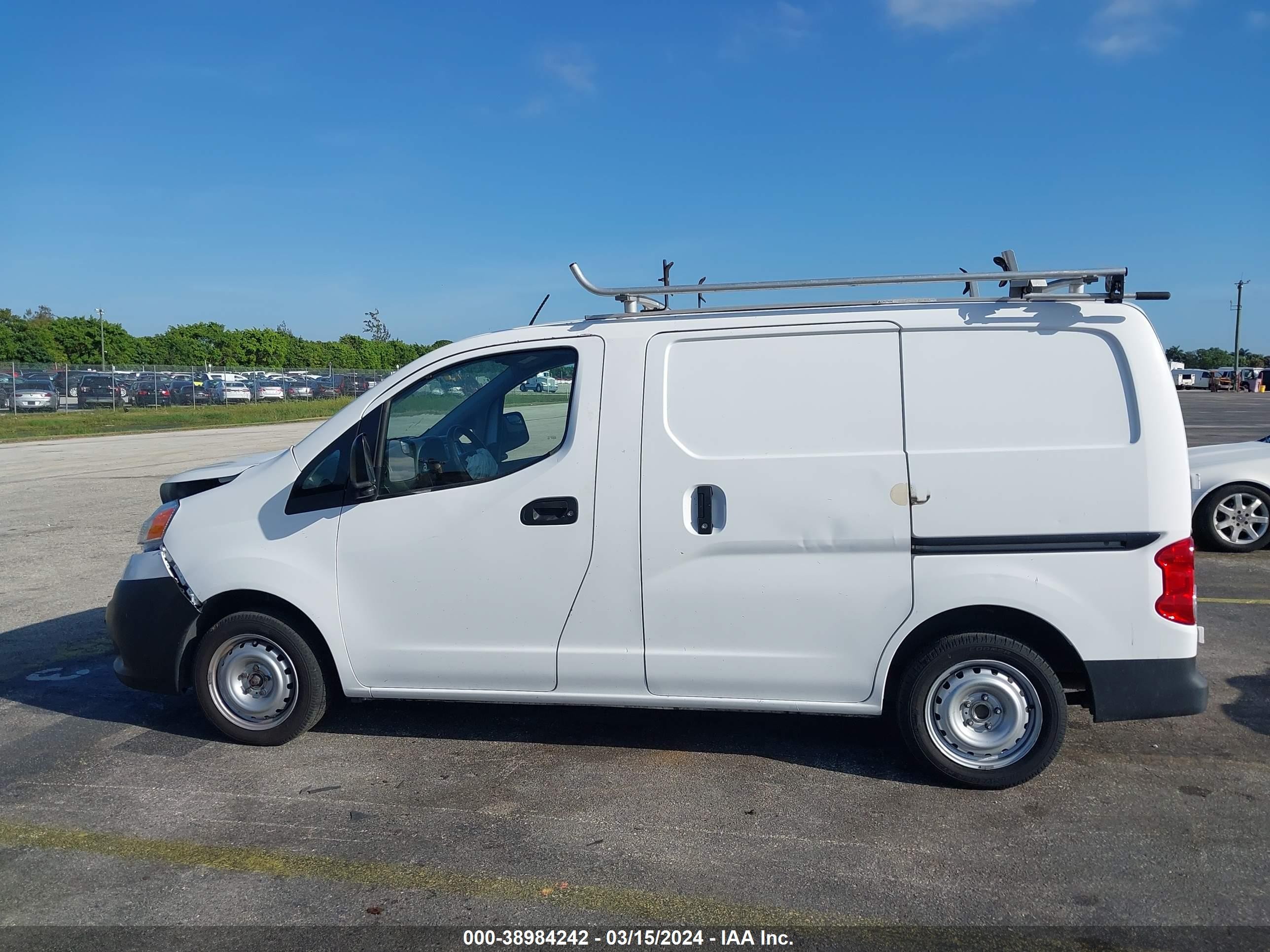 Photo 13 VIN: 3N6CM0KN6JK692332 - NISSAN NV200 