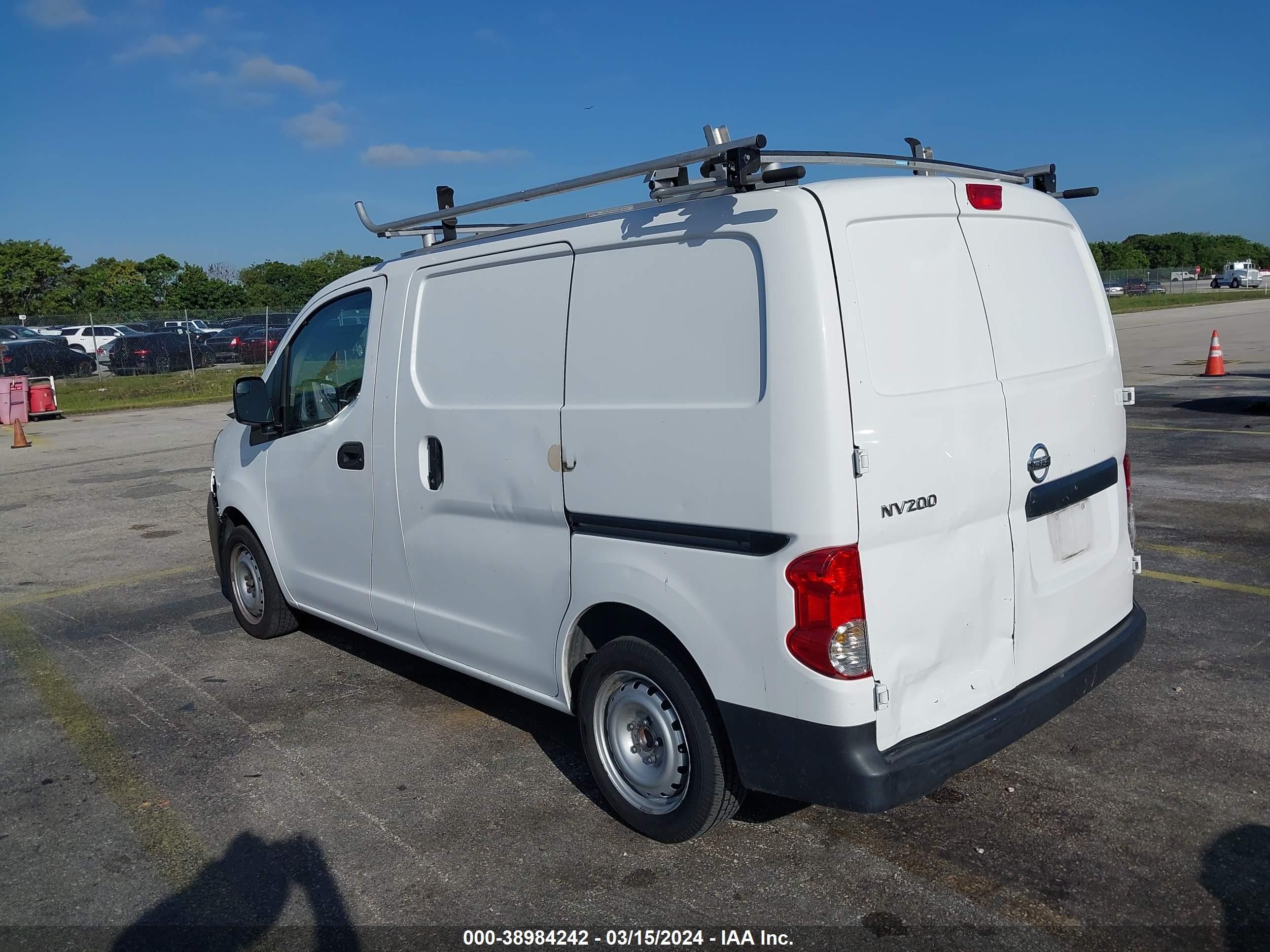 Photo 2 VIN: 3N6CM0KN6JK692332 - NISSAN NV200 