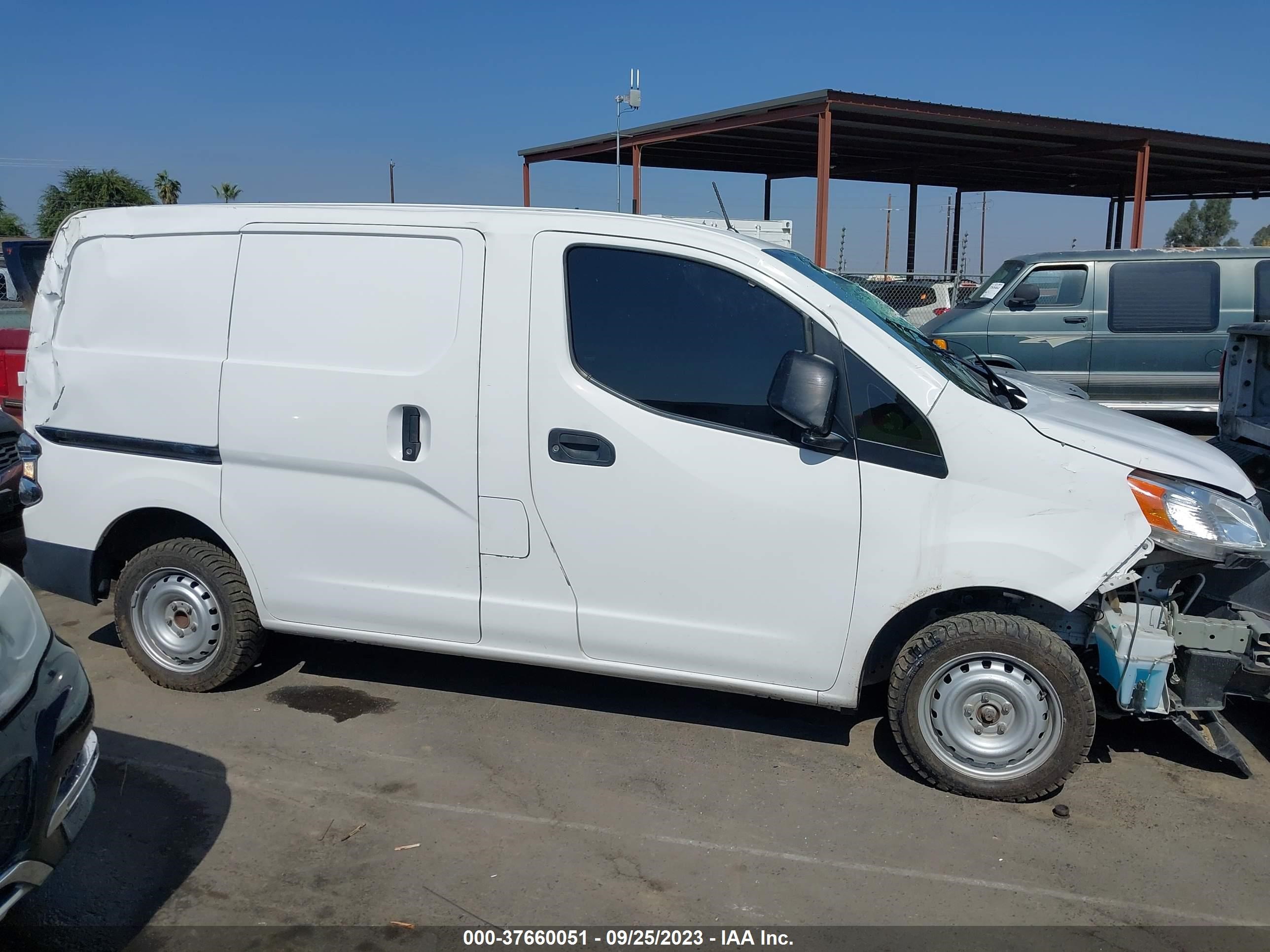 Photo 13 VIN: 3N6CM0KN6JK693819 - NISSAN ALL 