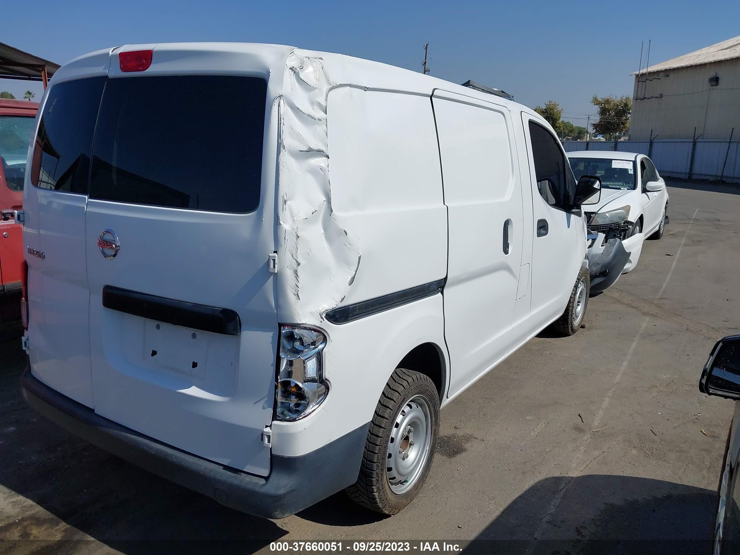 Photo 3 VIN: 3N6CM0KN6JK693819 - NISSAN ALL 