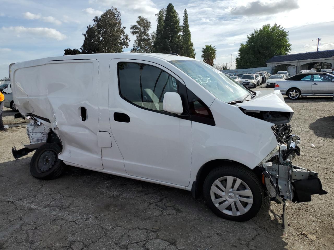 Photo 3 VIN: 3N6CM0KN6JK704690 - NISSAN NV 