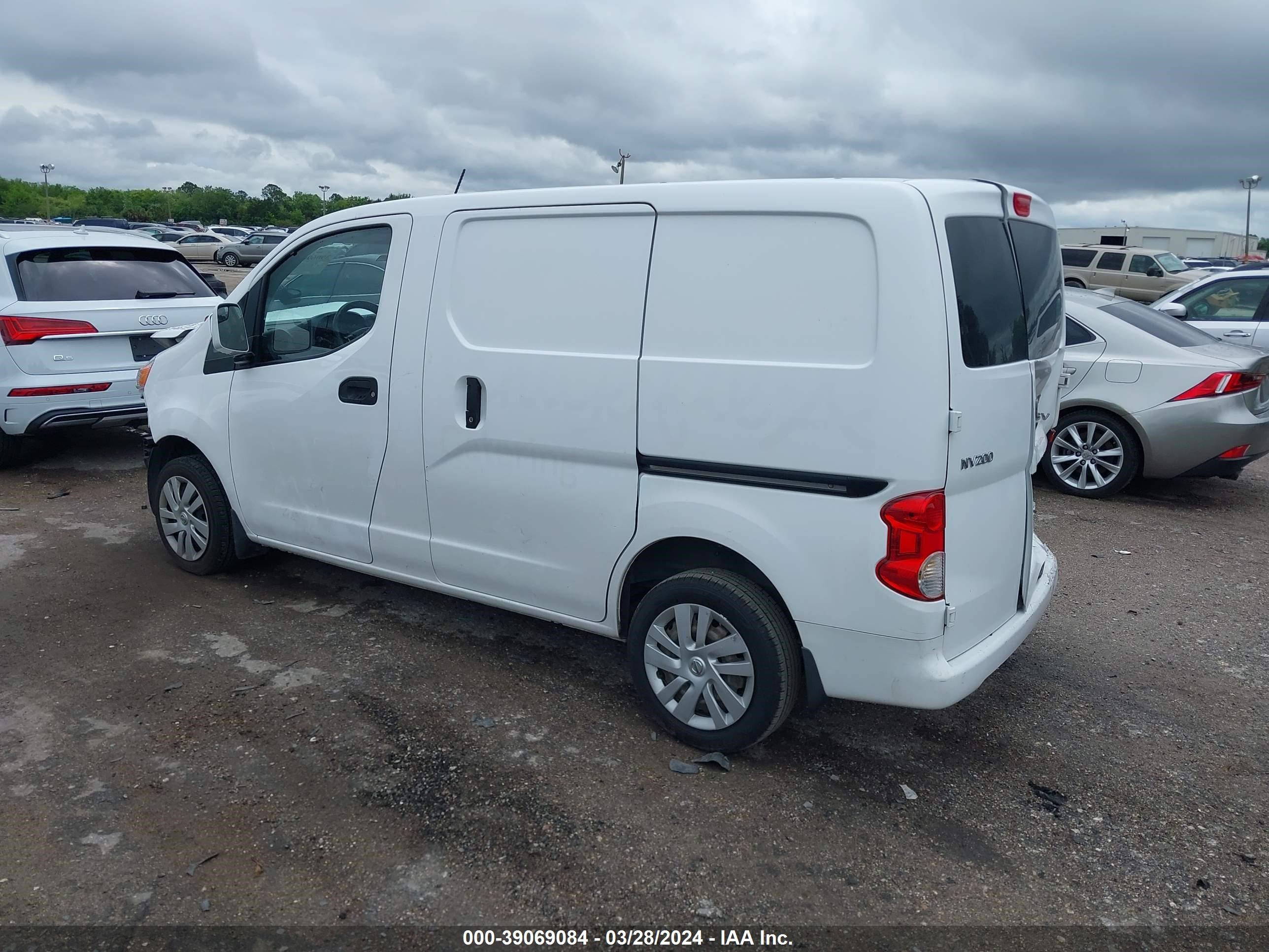 Photo 2 VIN: 3N6CM0KN7JK695594 - NISSAN NV200 