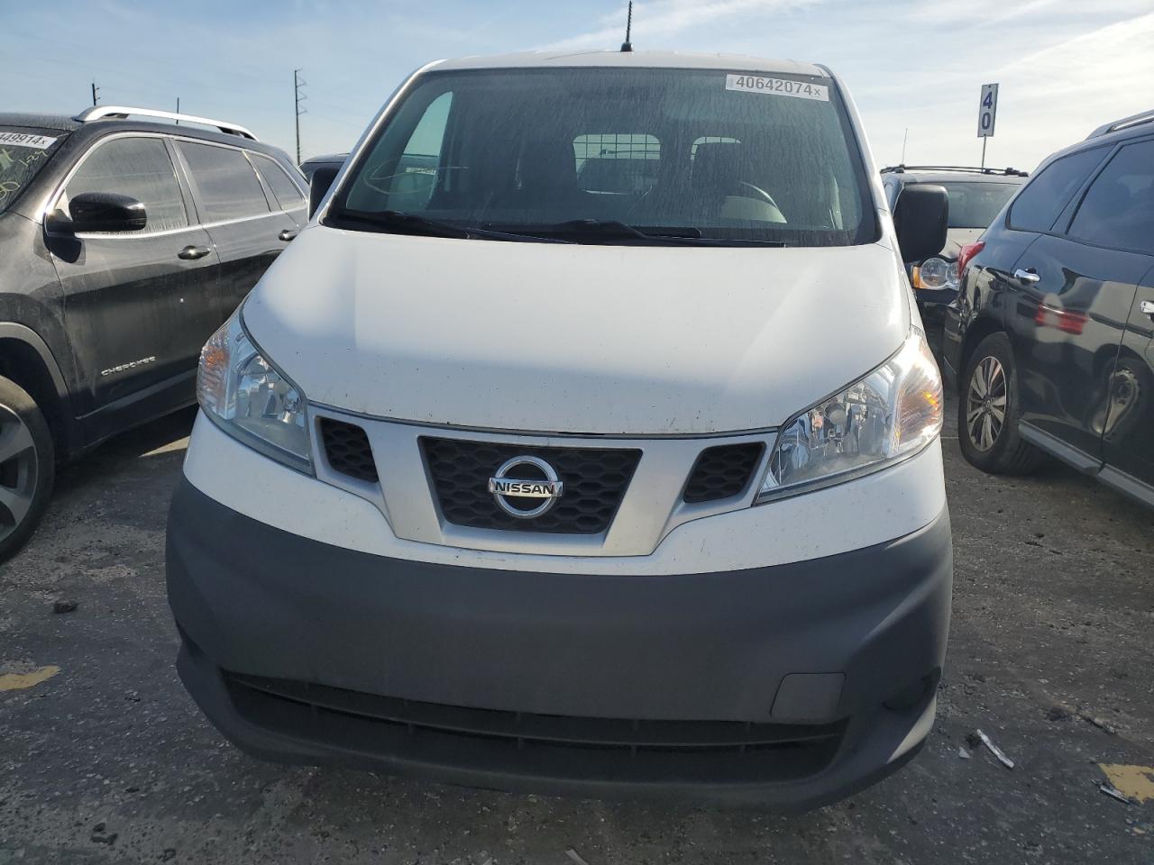 Photo 4 VIN: 3N6CM0KN7JK701216 - NISSAN NV 