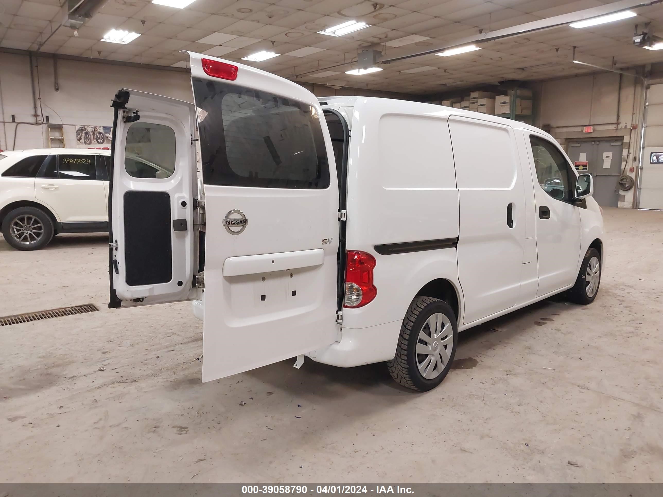 Photo 3 VIN: 3N6CM0KN7JK704682 - NISSAN NV200 