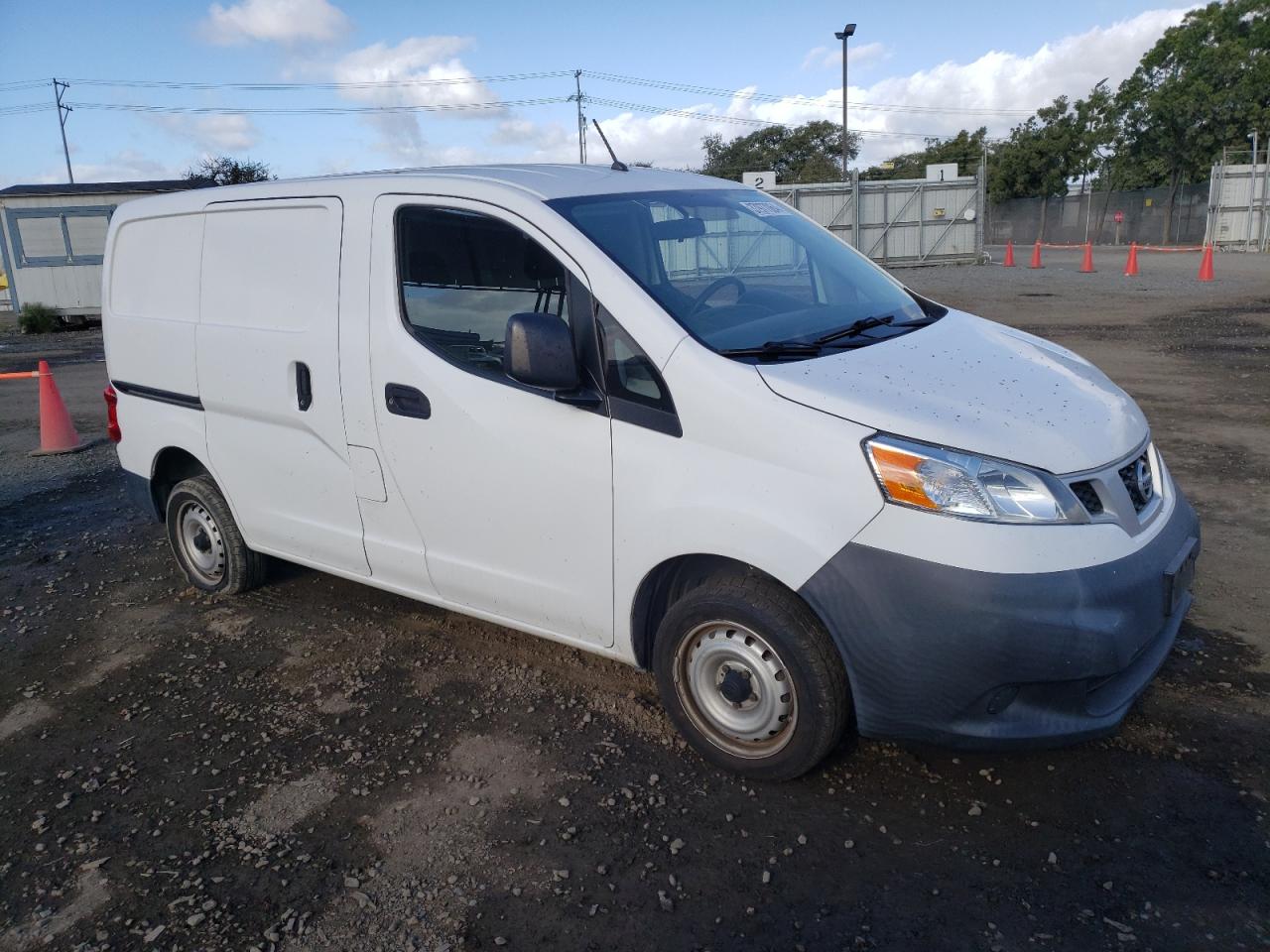 Photo 3 VIN: 3N6CM0KN8FK735303 - NISSAN NV 