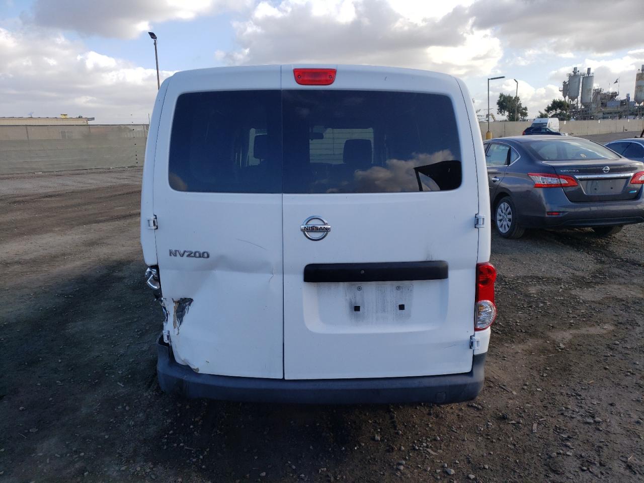 Photo 5 VIN: 3N6CM0KN8FK735303 - NISSAN NV 