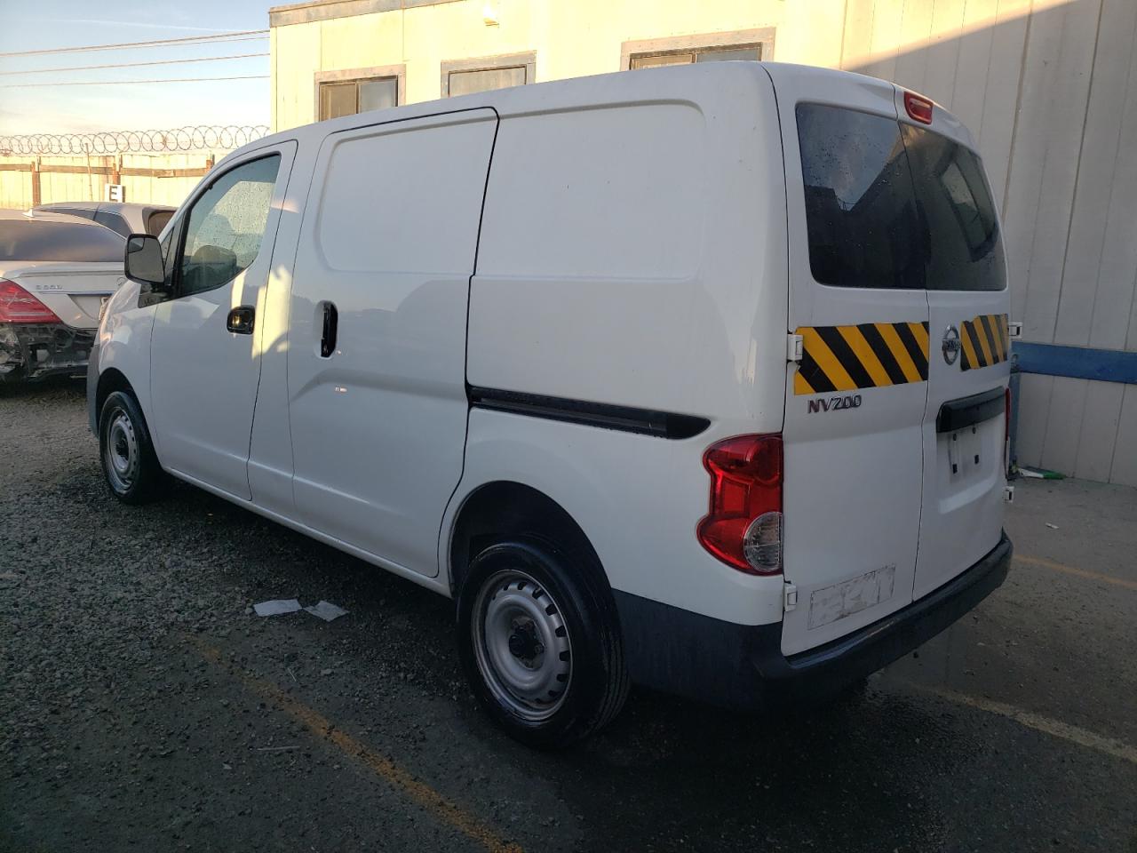 Photo 1 VIN: 3N6CM0KN8GK693118 - NISSAN NV 