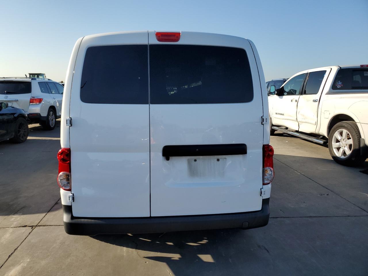 Photo 5 VIN: 3N6CM0KN8GK696178 - NISSAN NV 