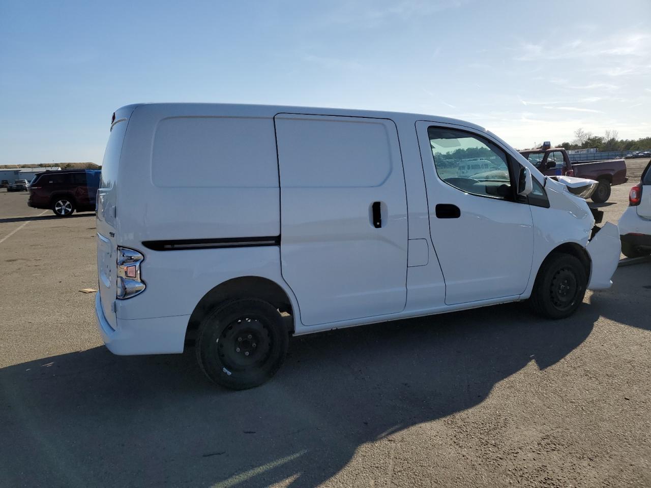 Photo 2 VIN: 3N6CM0KN8JK700415 - NISSAN NV 