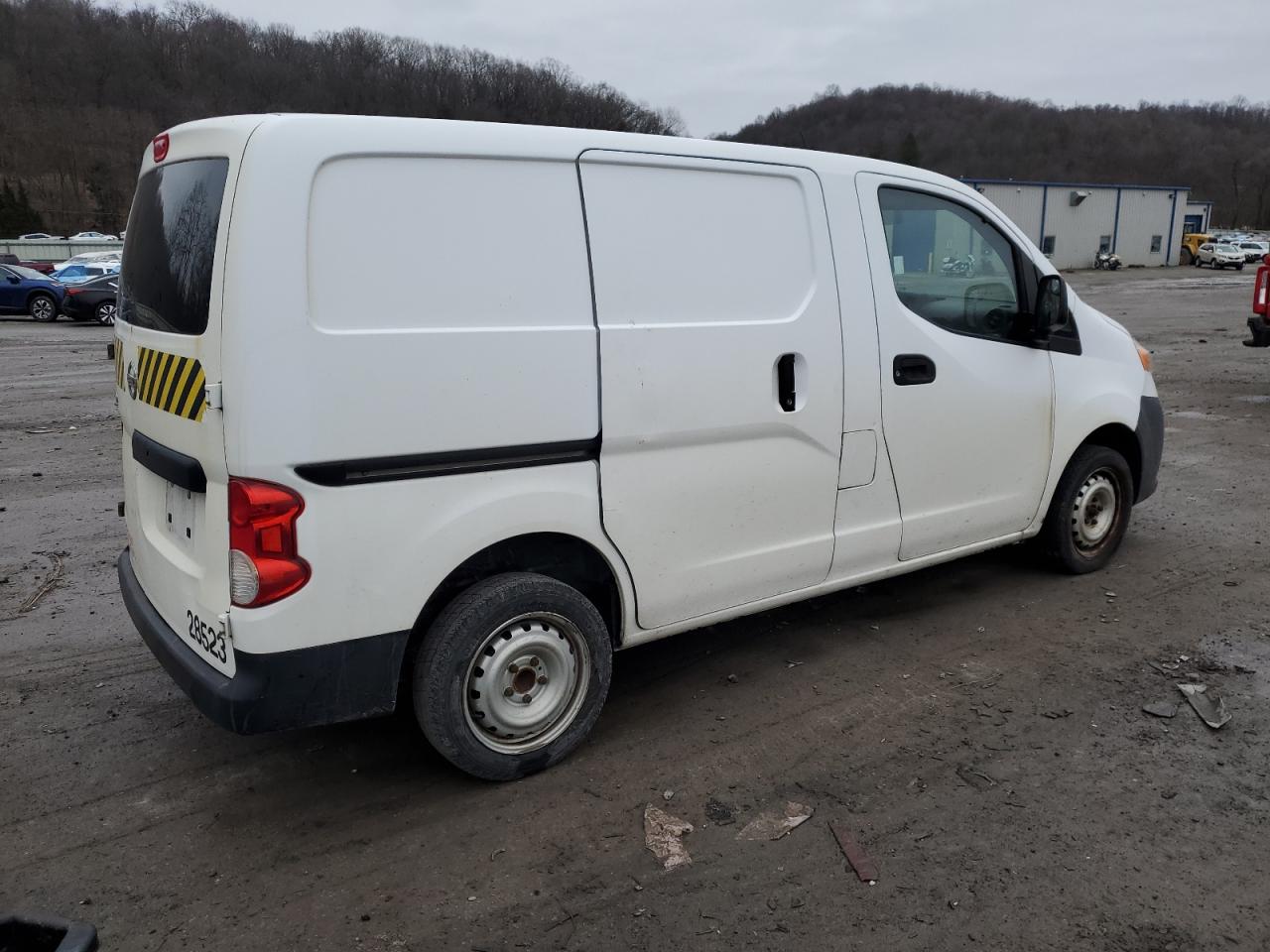 Photo 2 VIN: 3N6CM0KN9JK695273 - NISSAN NV 