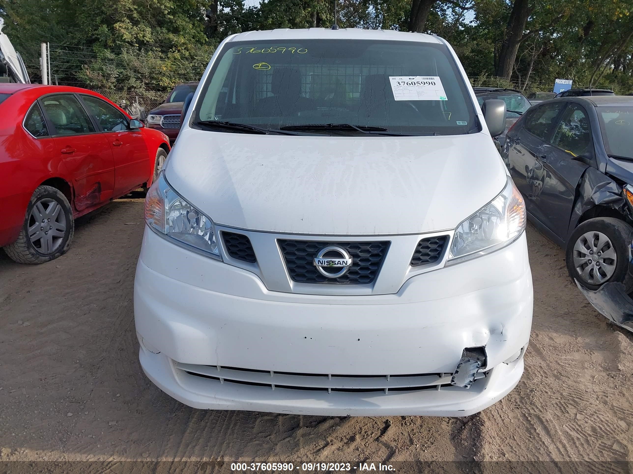 Photo 12 VIN: 3N6CM0KN9JK698836 - NISSAN NULL 