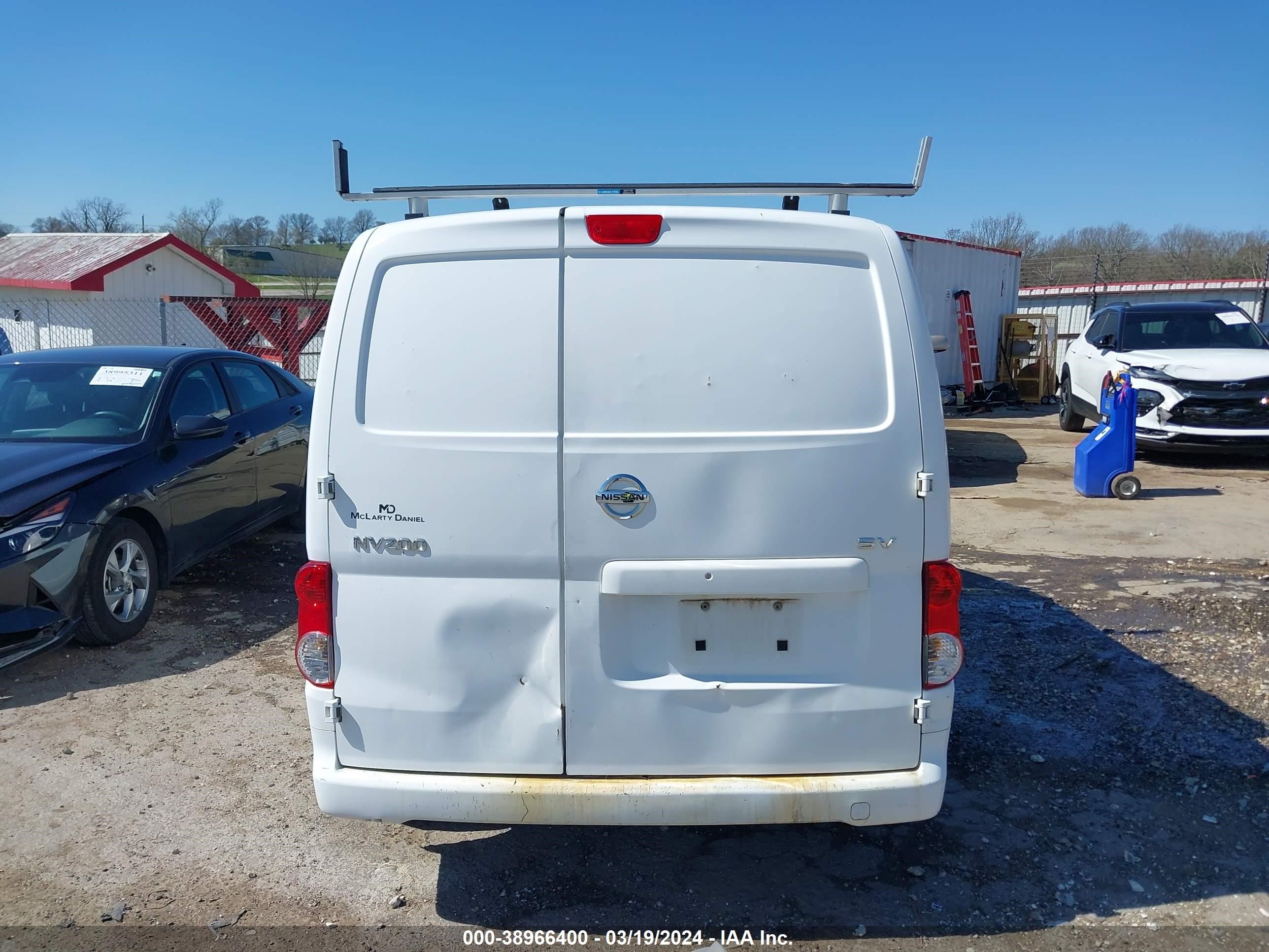 Photo 16 VIN: 3N6CM0KNXHK710082 - NISSAN NV200 