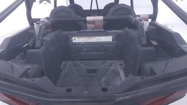 Photo 23 VIN: 3NSVFE990FF369257 - POLARIS RZR 1000CC 