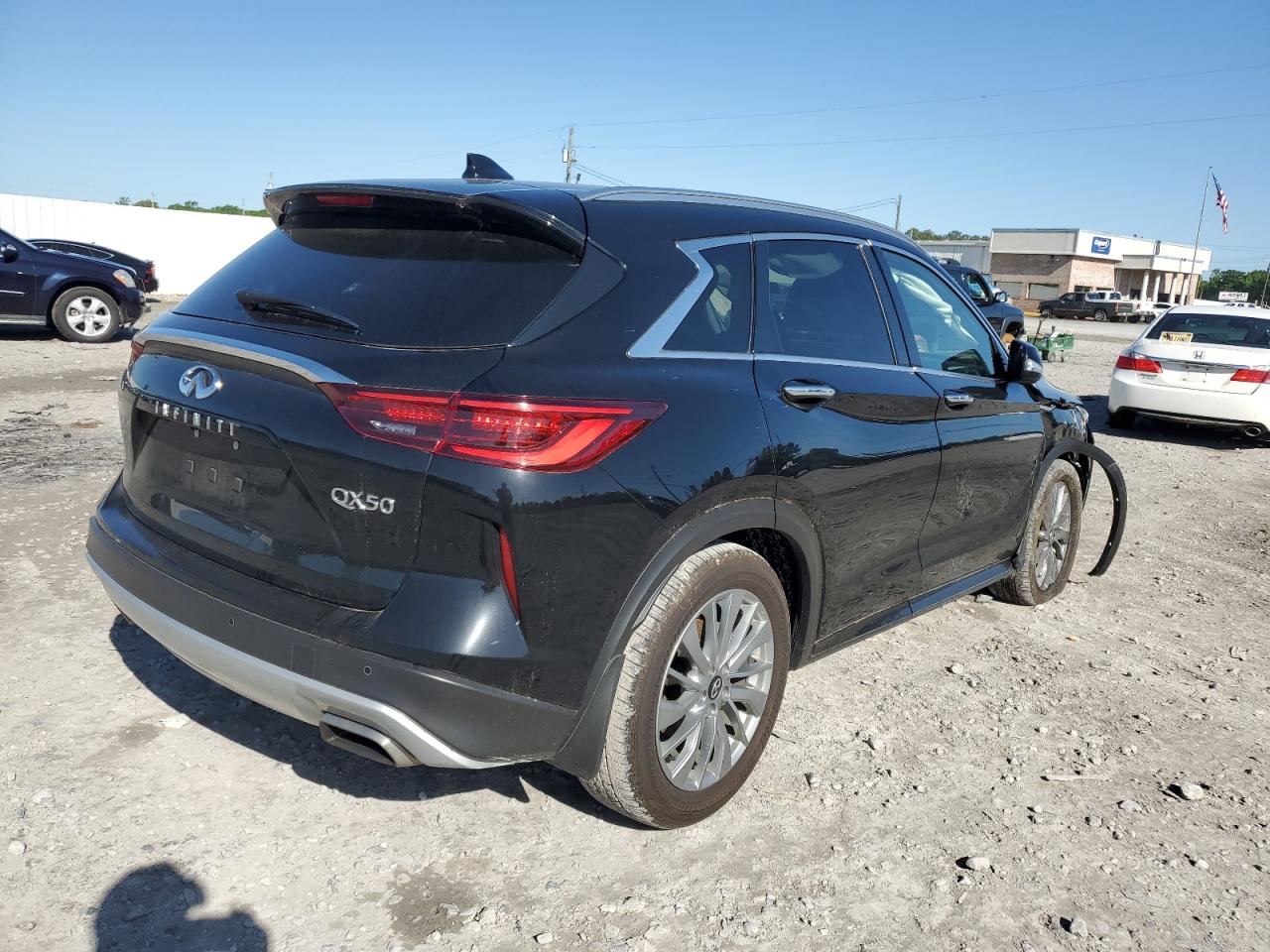 Photo 2 VIN: 3PCAJ5BA4PF102773 - INFINITI QX50 