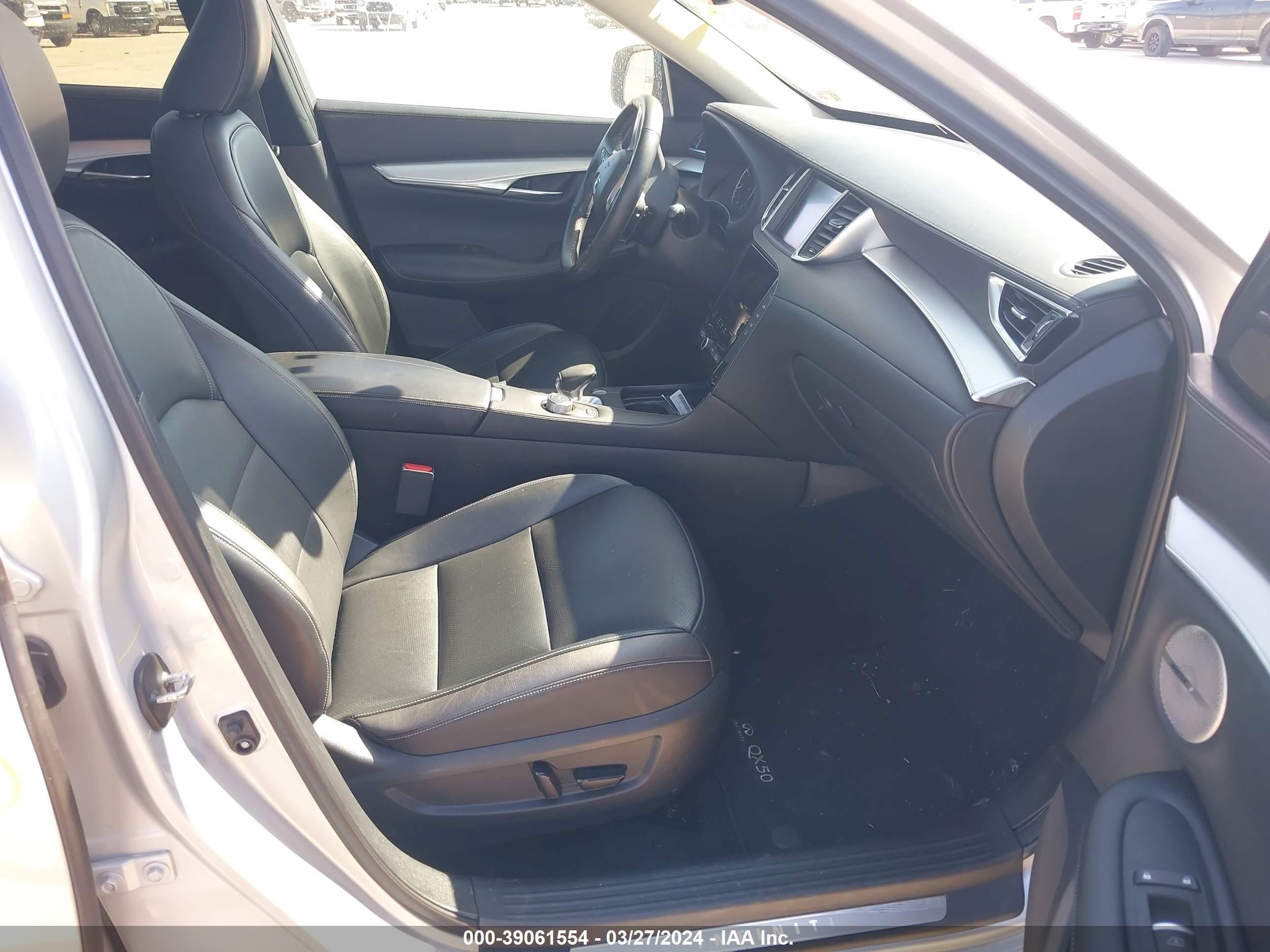 Photo 4 VIN: 3PCAJ5M11KF110061 - INFINITI QX50 