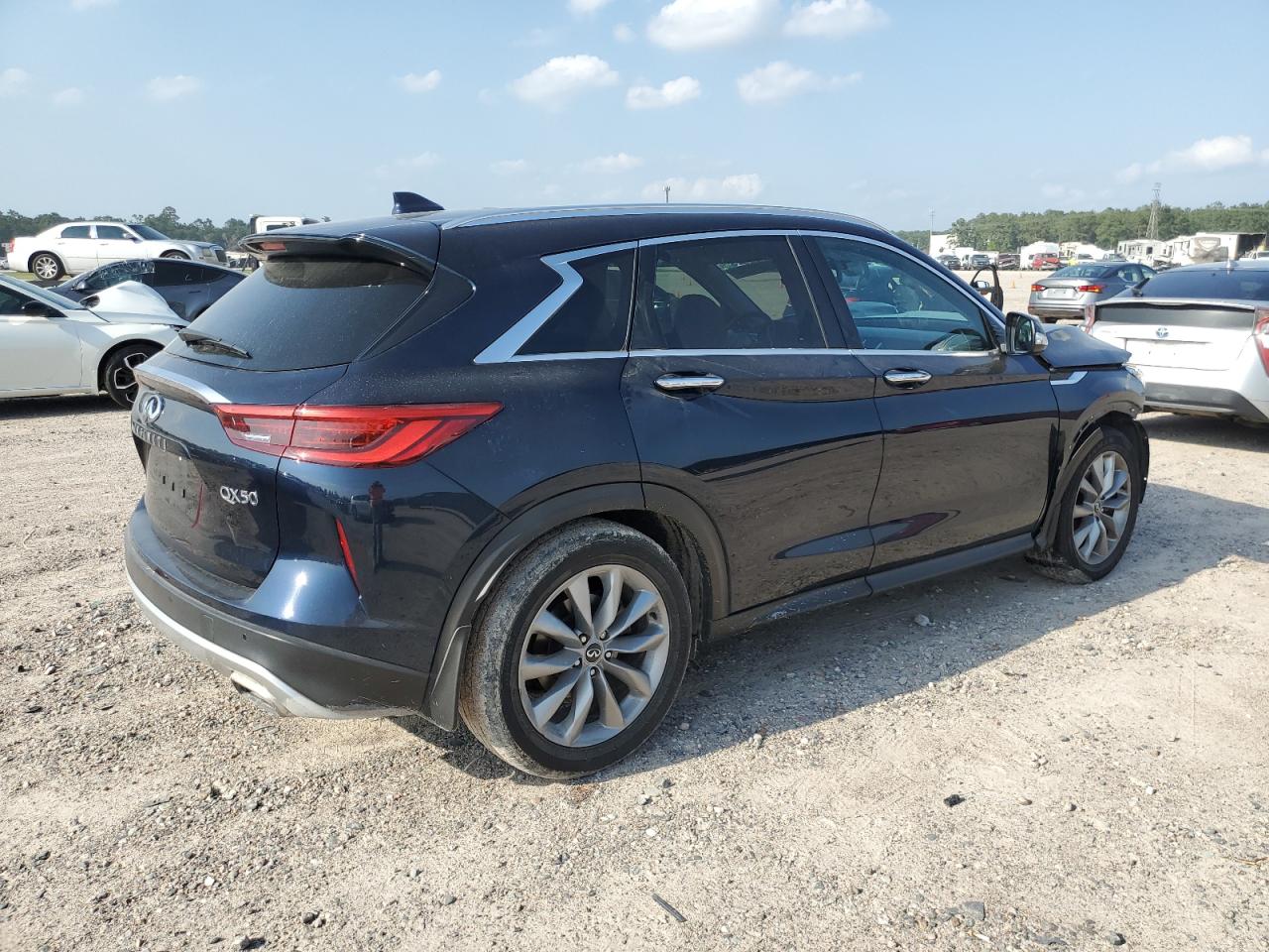 Photo 2 VIN: 3PCAJ5M17KF132758 - INFINITI QX50 