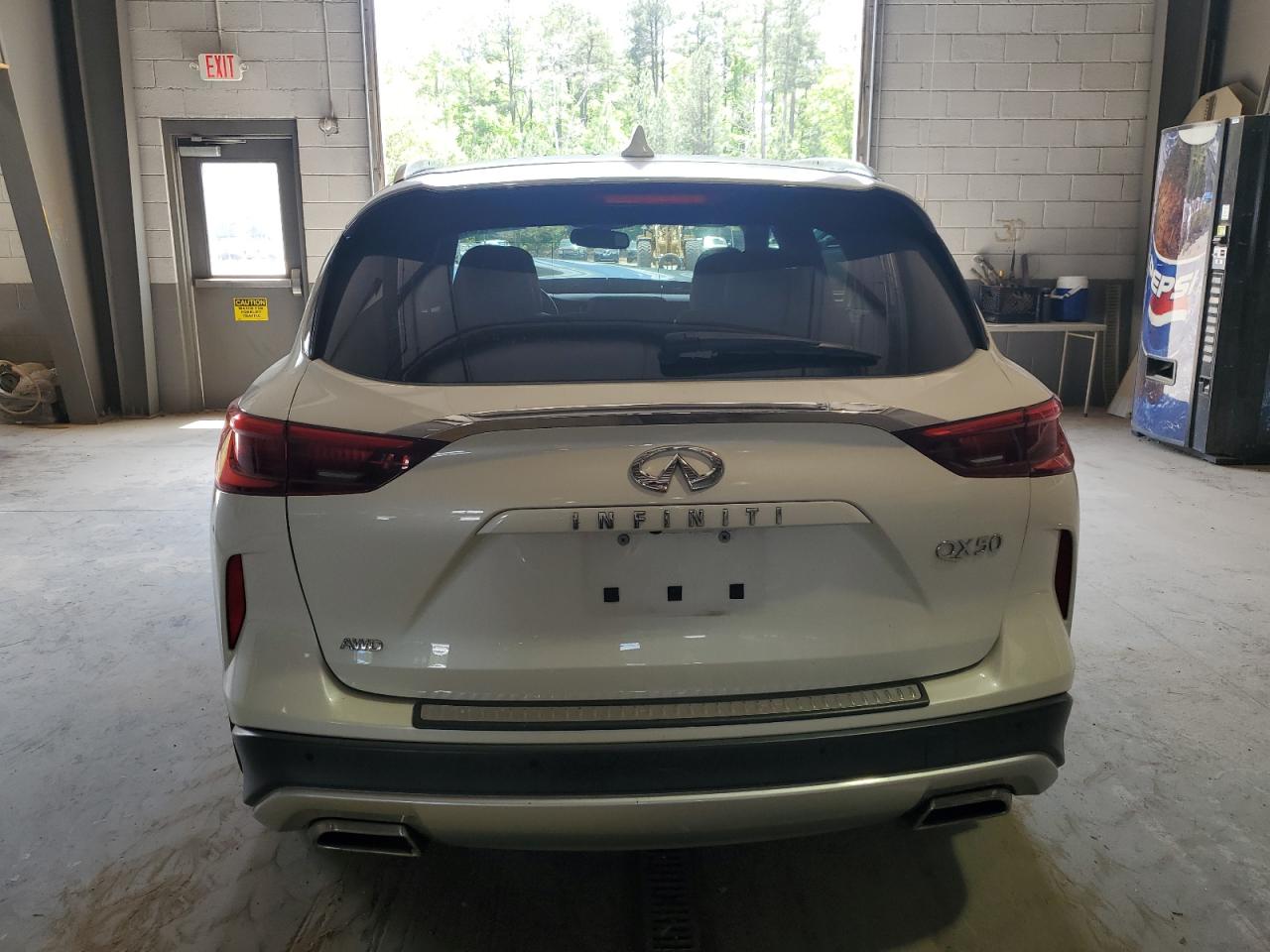 Photo 5 VIN: 3PCAJ5M35KF127933 - INFINITI QX50 