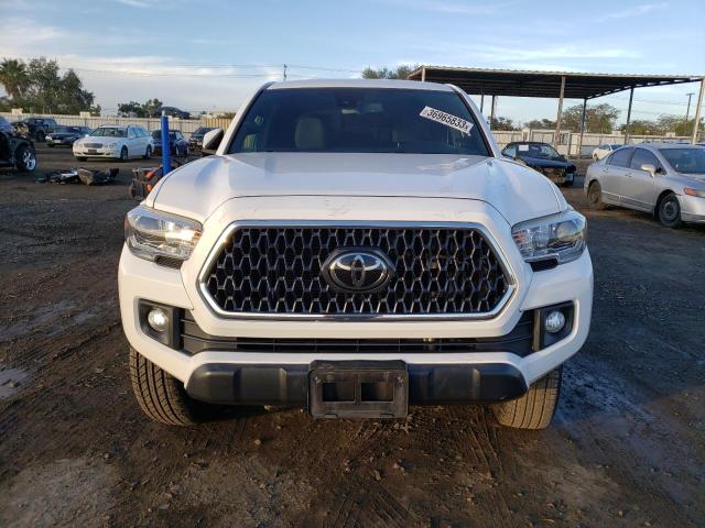 Photo 4 VIN: 3TMAZ5CN0JM062401 - TOYOTA TACOMA DOU 