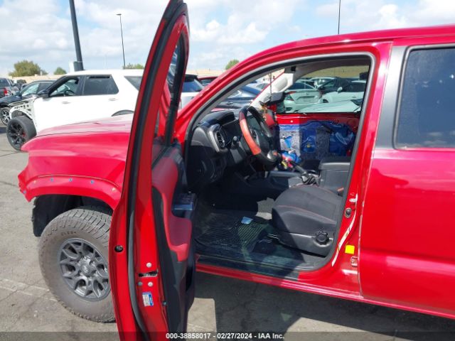 Photo 4 VIN: 3TMAZ5CN1JM071737 - TOYOTA TACOMA 