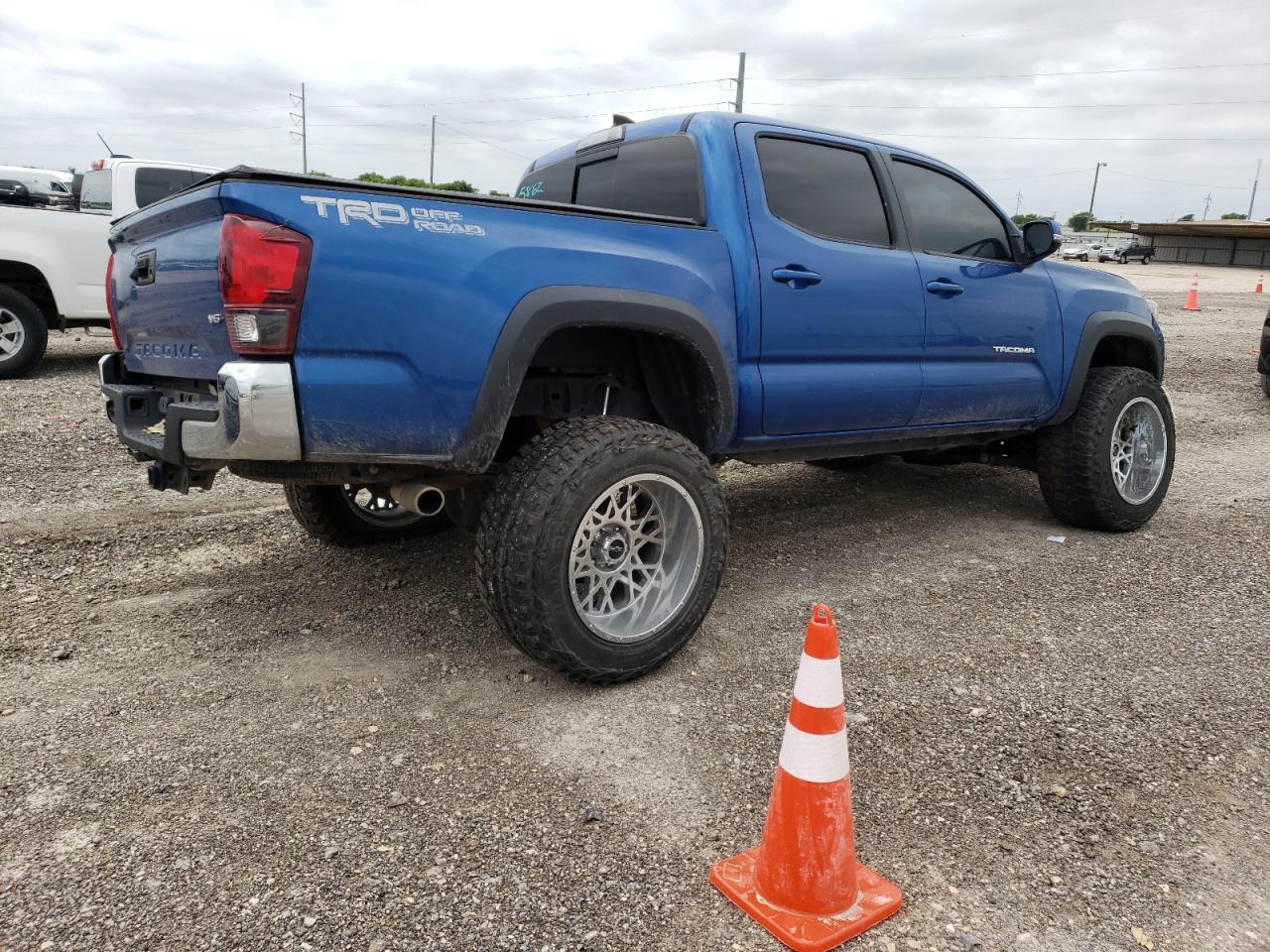 Photo 2 VIN: 3TMAZ5CN7JM056420 - TOYOTA TACOMA 