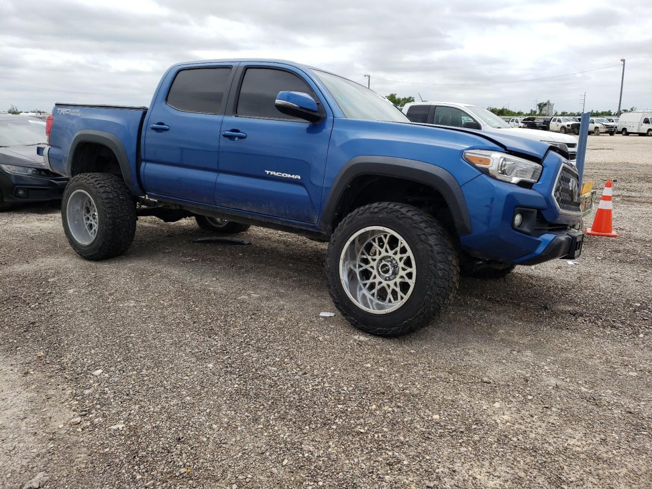 Photo 3 VIN: 3TMAZ5CN7JM056420 - TOYOTA TACOMA 