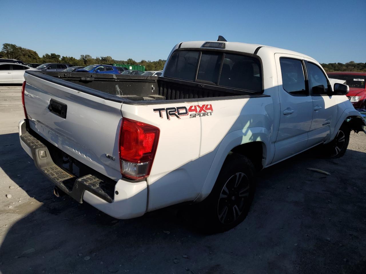 Photo 2 VIN: 3TMCZ5AN0GM026566 - TOYOTA TACOMA 