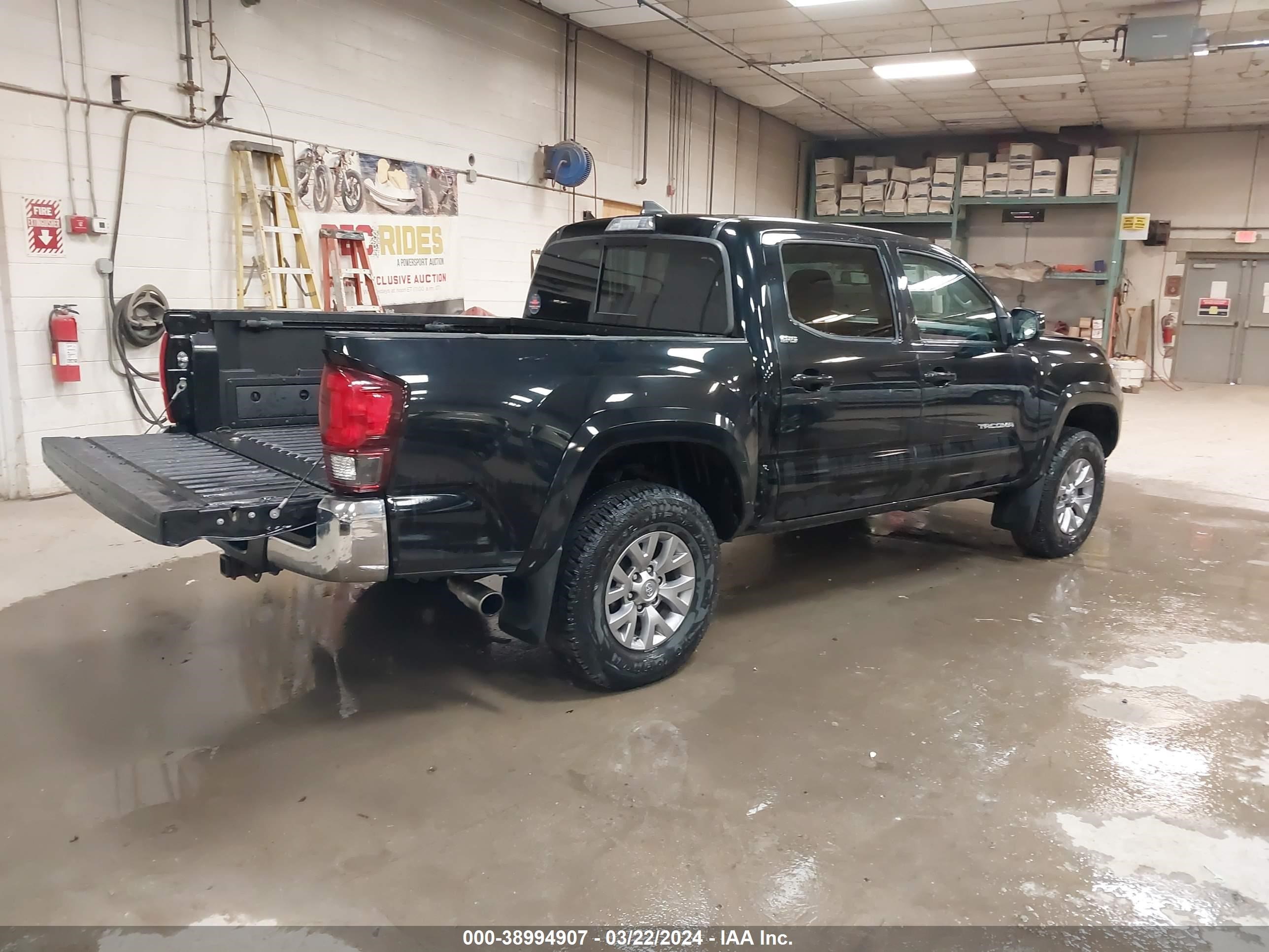 Photo 3 VIN: 3TMCZ5AN0JM153101 - TOYOTA TACOMA 