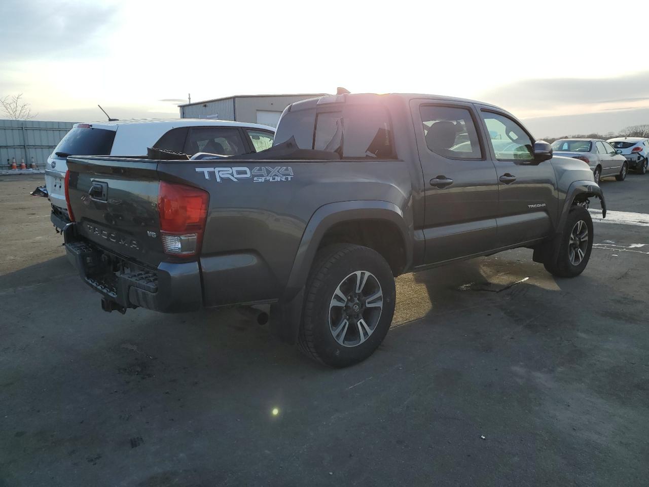 Photo 2 VIN: 3TMCZ5AN1HM093713 - TOYOTA TACOMA 