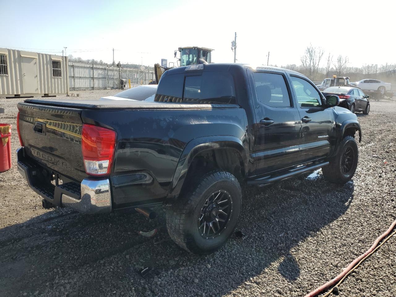 Photo 2 VIN: 3TMCZ5AN1JM142981 - TOYOTA TACOMA 