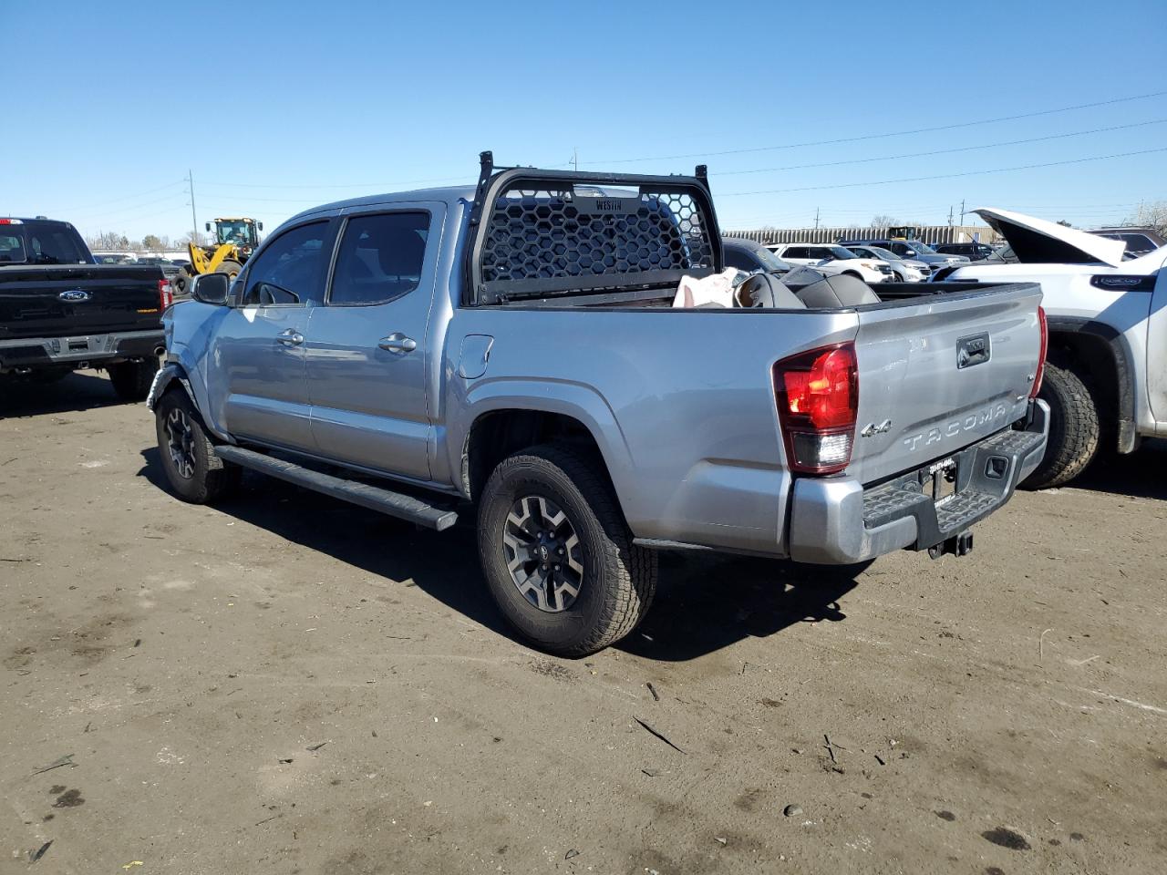 Photo 1 VIN: 3TMCZ5AN3JM142061 - TOYOTA TACOMA 