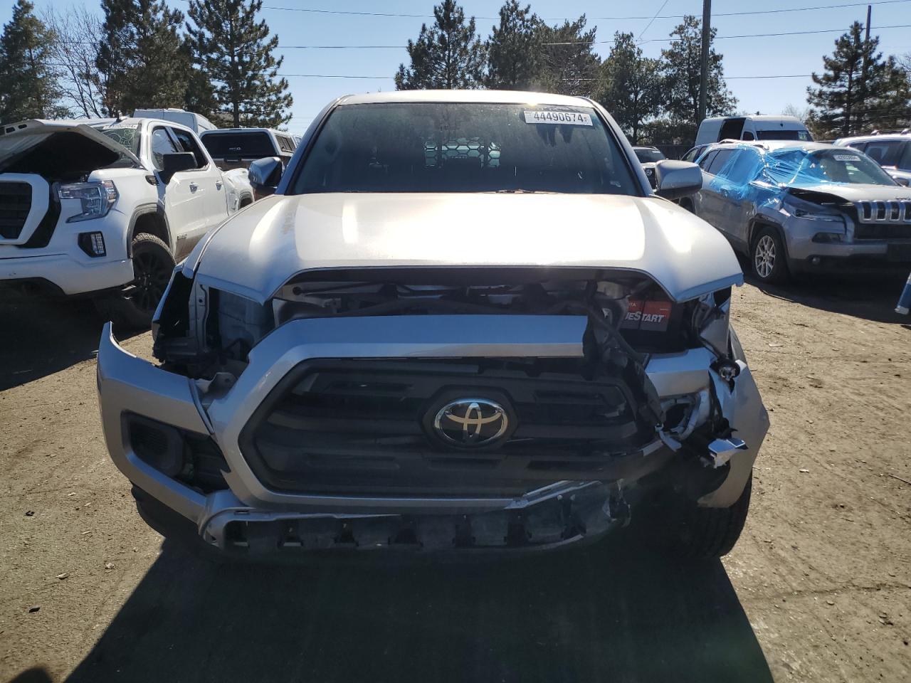 Photo 4 VIN: 3TMCZ5AN3JM142061 - TOYOTA TACOMA 