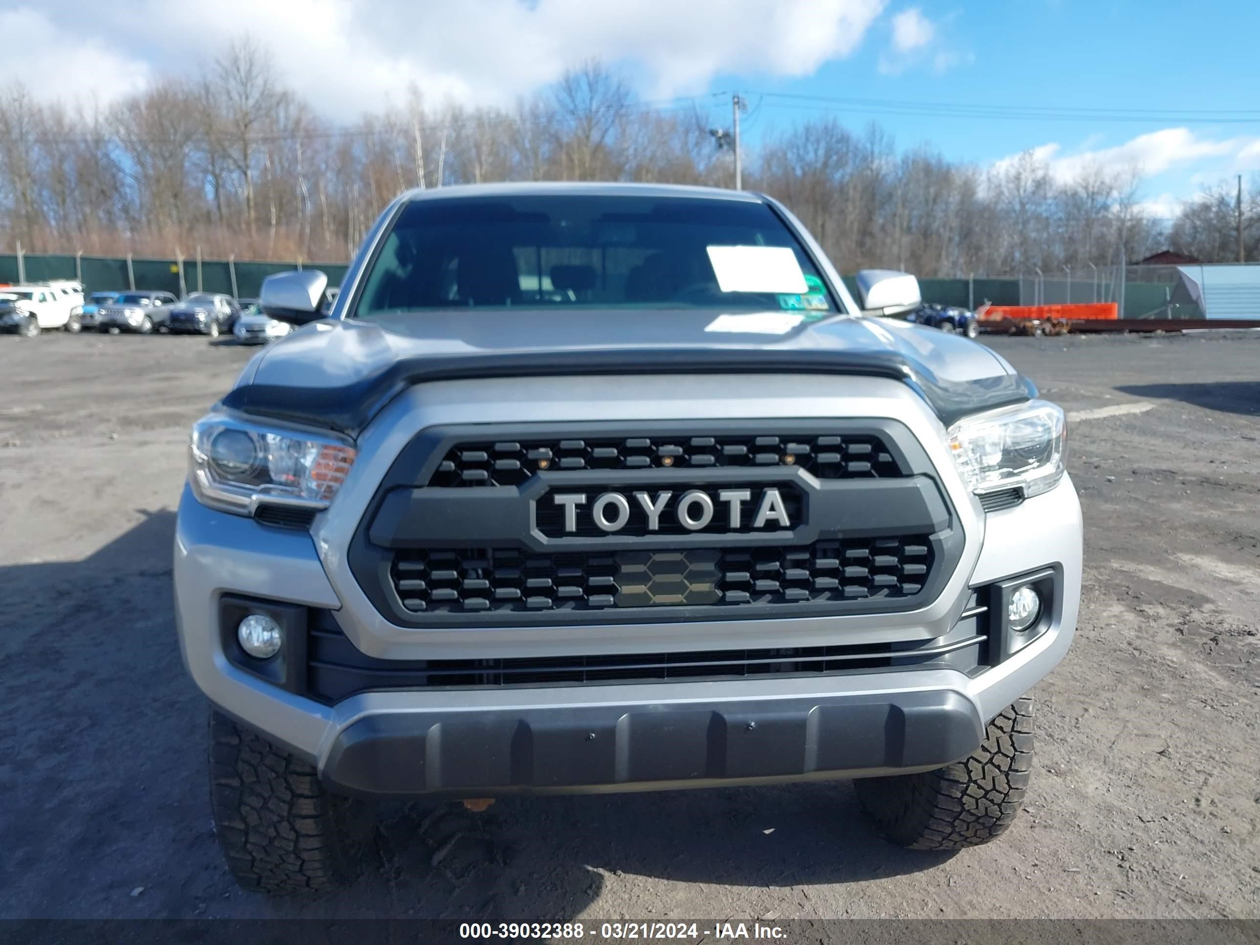 Photo 11 VIN: 3TMCZ5AN3JM183368 - TOYOTA TACOMA 