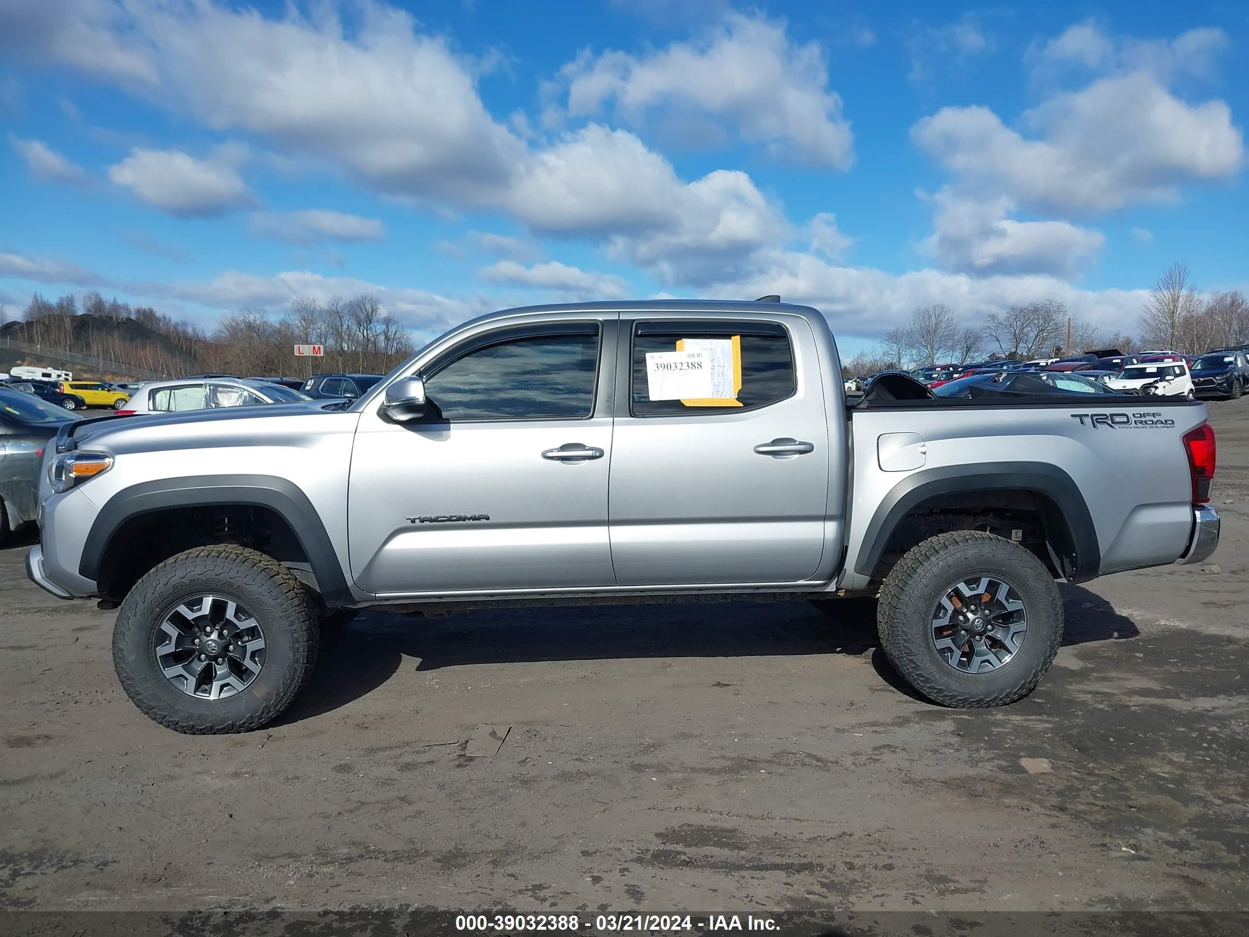 Photo 13 VIN: 3TMCZ5AN3JM183368 - TOYOTA TACOMA 