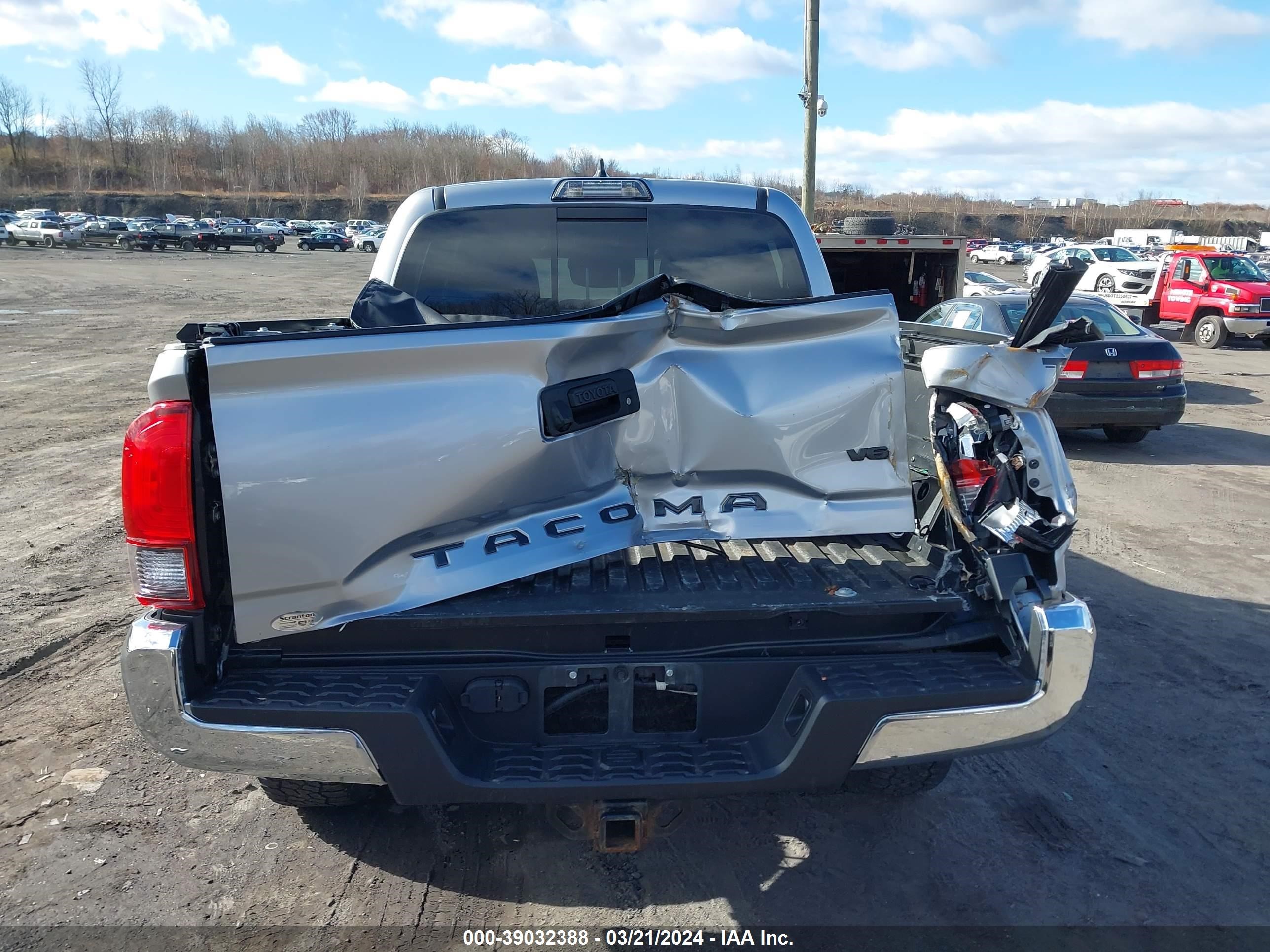 Photo 15 VIN: 3TMCZ5AN3JM183368 - TOYOTA TACOMA 