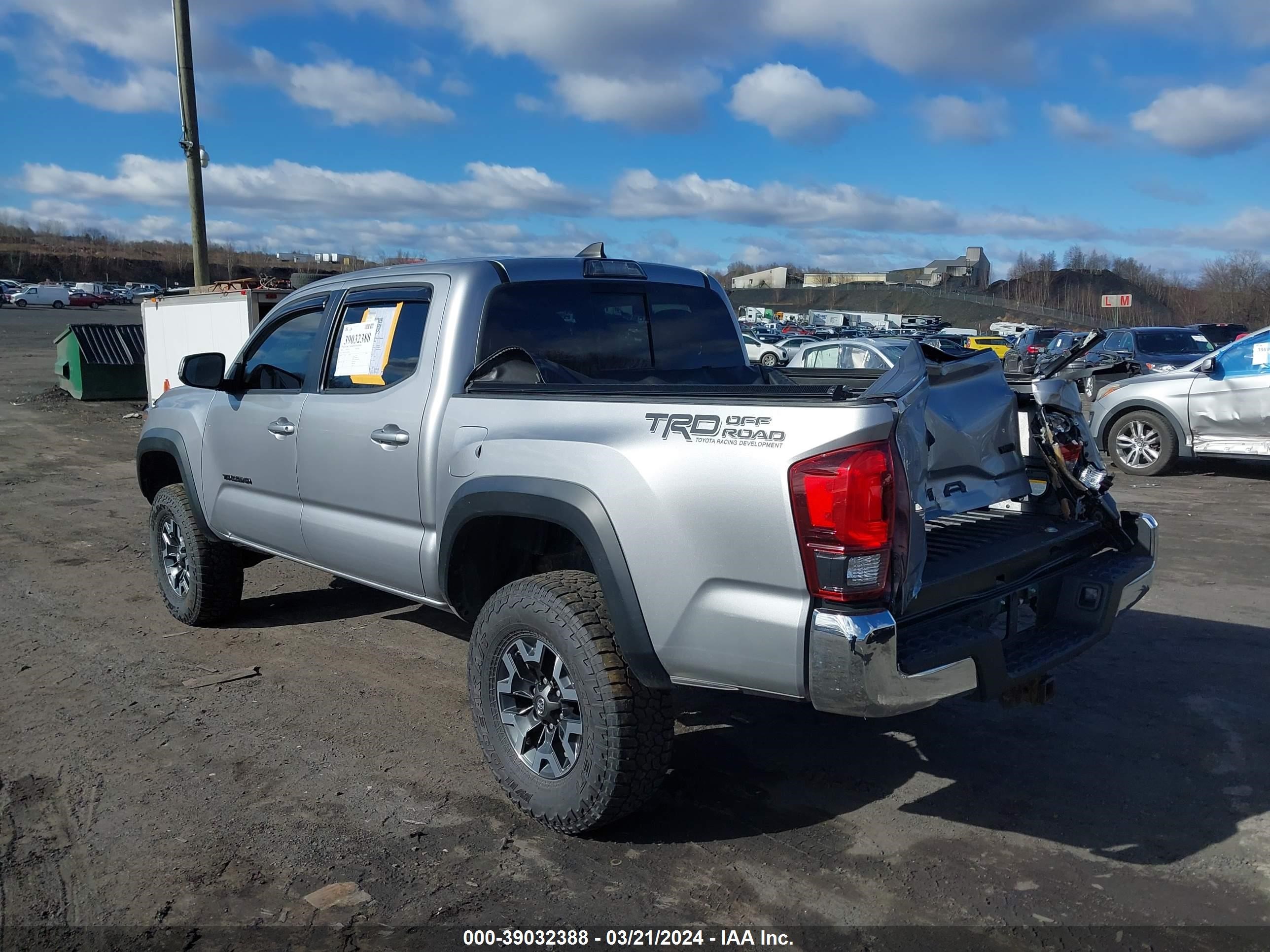 Photo 2 VIN: 3TMCZ5AN3JM183368 - TOYOTA TACOMA 