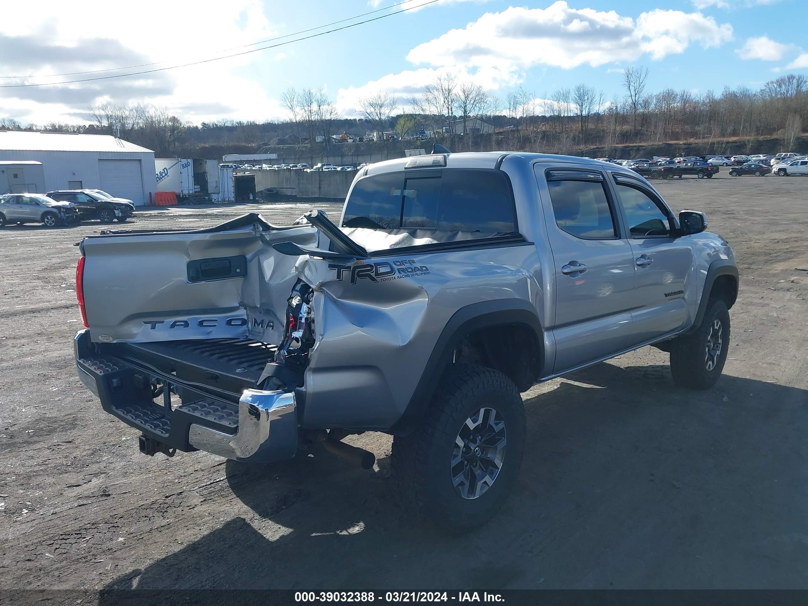 Photo 3 VIN: 3TMCZ5AN3JM183368 - TOYOTA TACOMA 