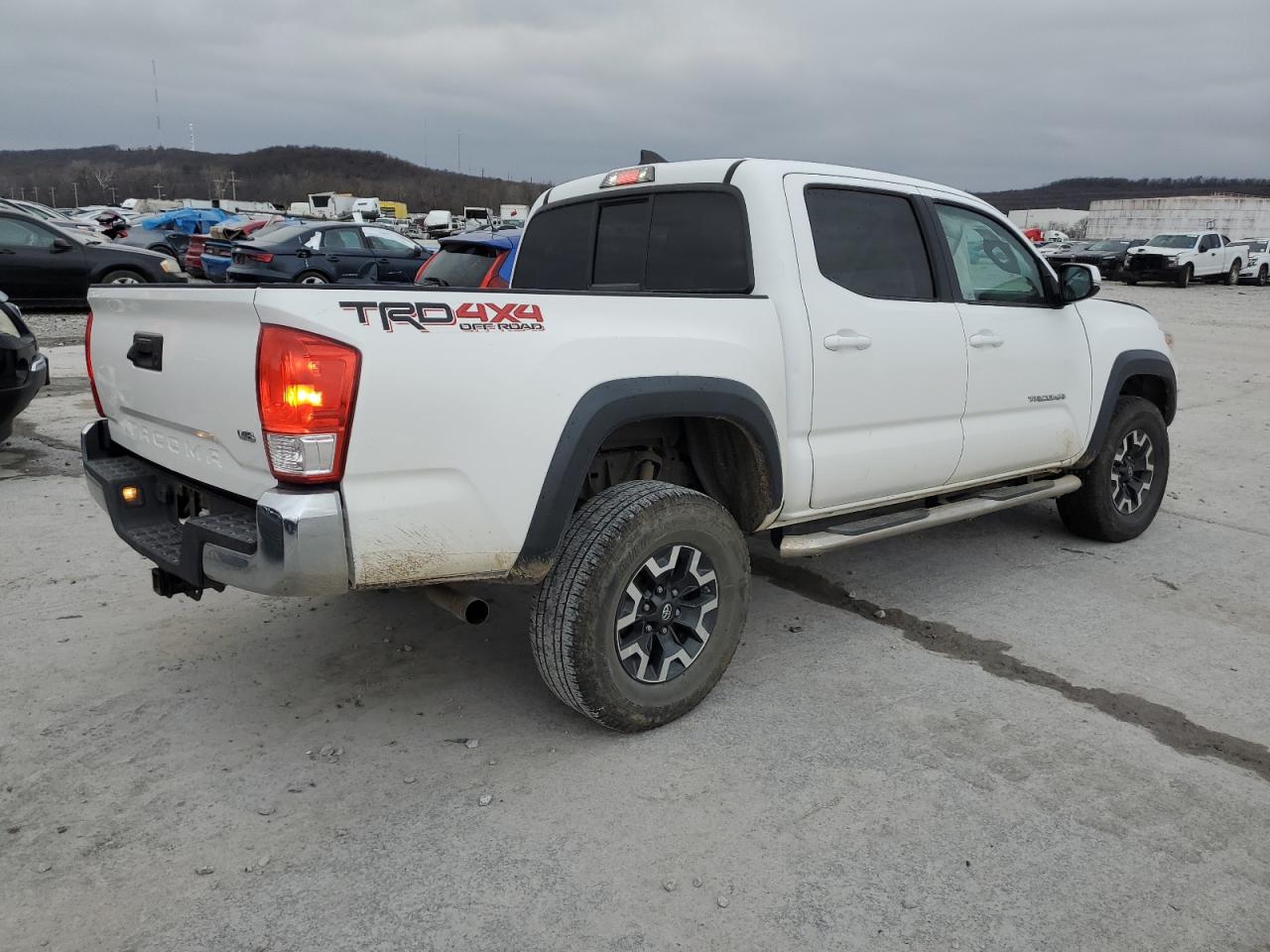 Photo 2 VIN: 3TMCZ5AN5GM003378 - TOYOTA TACOMA 