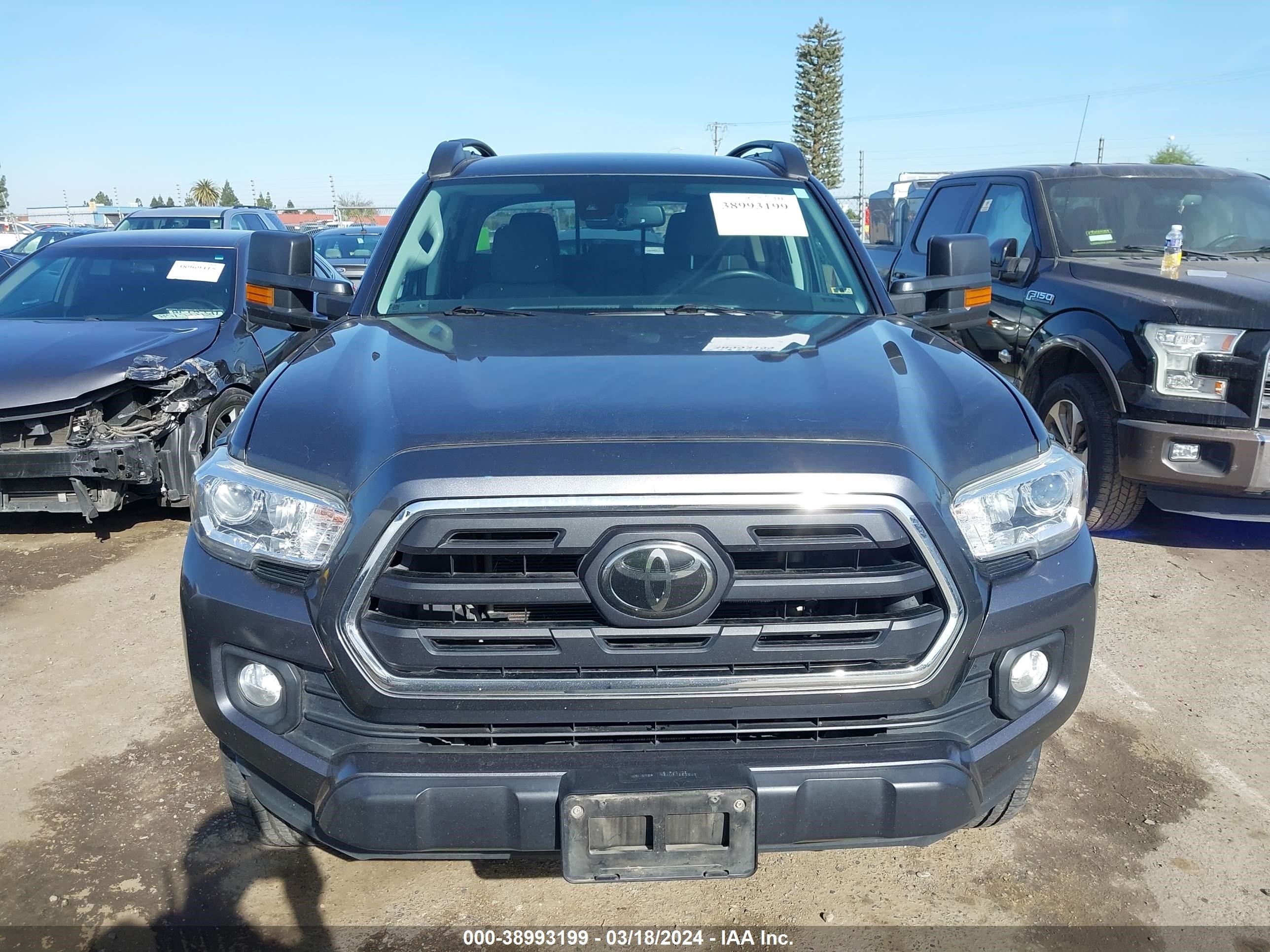 Photo 11 VIN: 3TMCZ5AN5JM122619 - TOYOTA TACOMA 