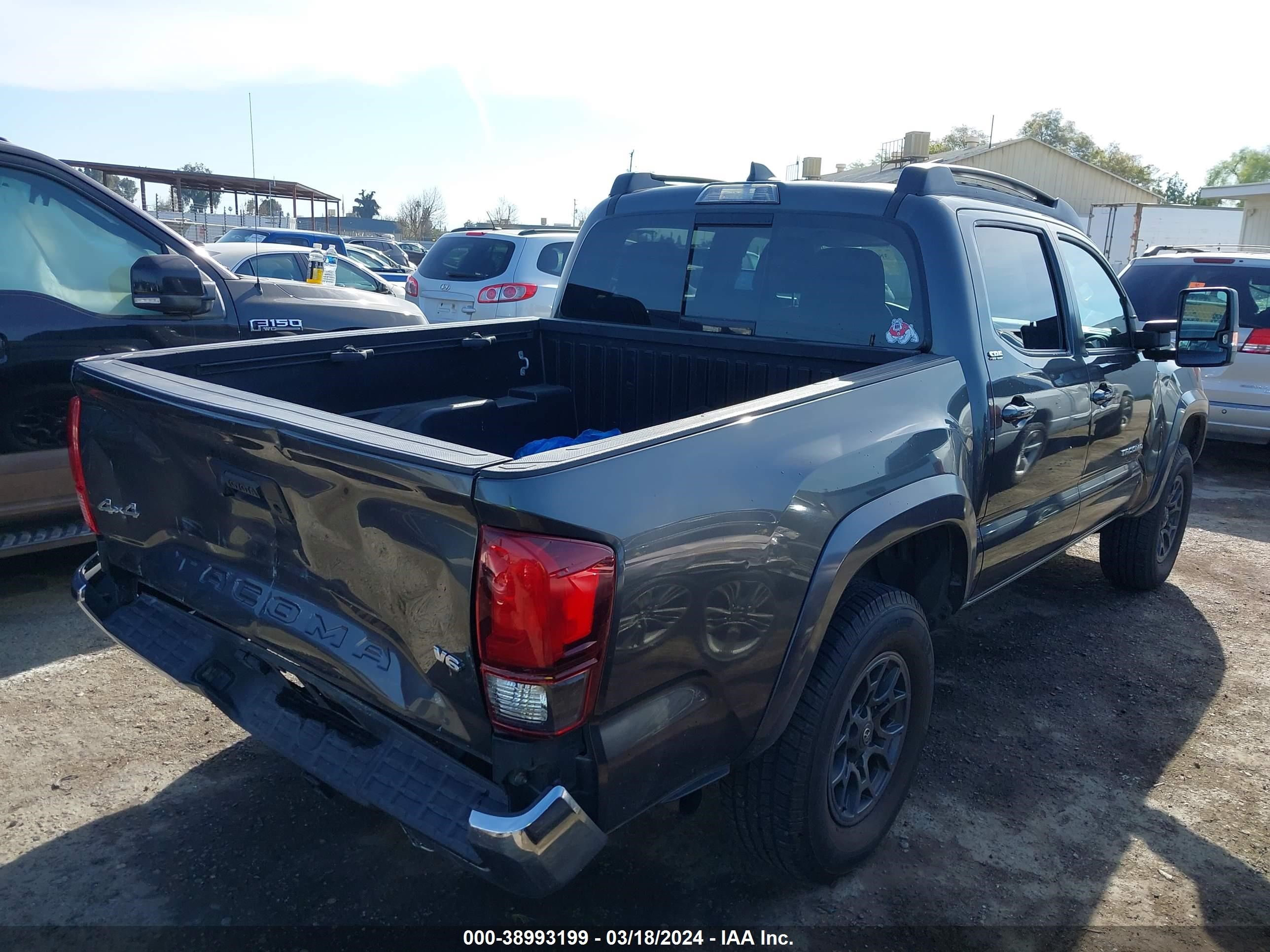 Photo 3 VIN: 3TMCZ5AN5JM122619 - TOYOTA TACOMA 