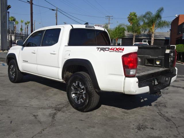 Photo 2 VIN: 3TMCZ5AN6HM102406 - TOYOTA TACOMA DOU 