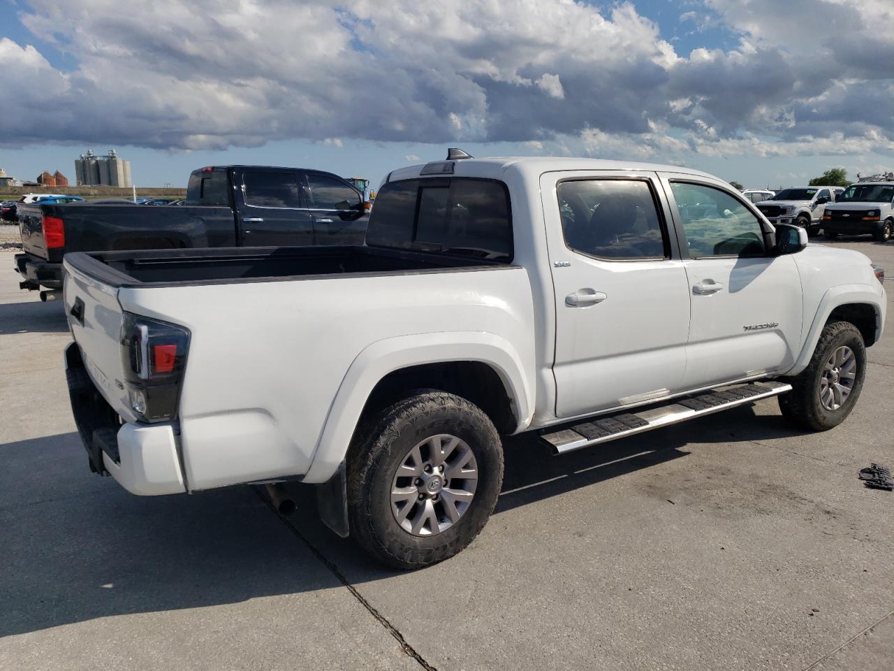 Photo 2 VIN: 3TMCZ5AN7JM128258 - TOYOTA TACOMA 