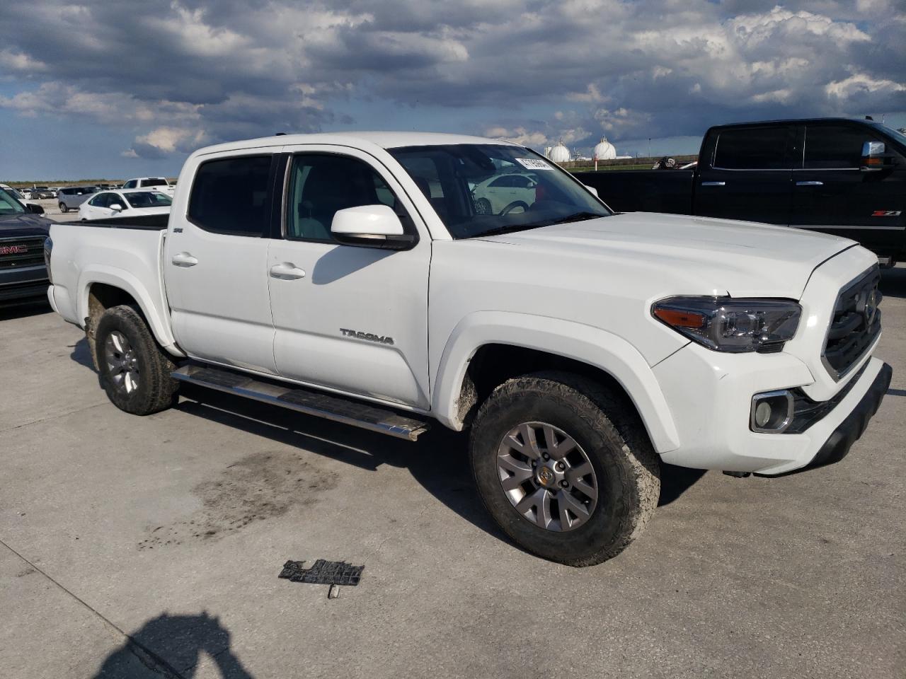 Photo 3 VIN: 3TMCZ5AN7JM128258 - TOYOTA TACOMA 