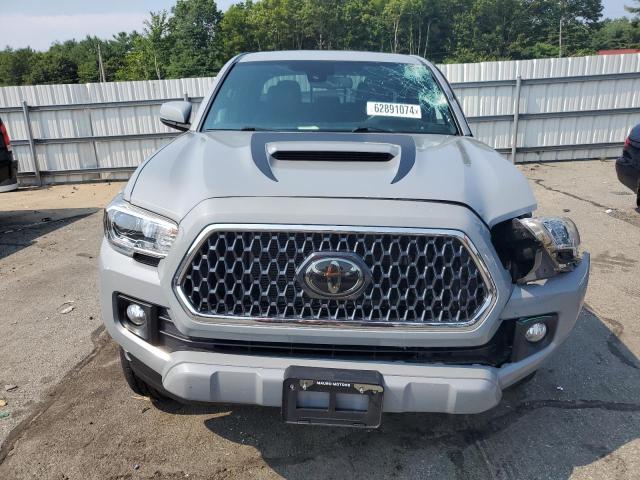 Photo 4 VIN: 3TMCZ5AN7JM136117 - TOYOTA TACOMA DOU 