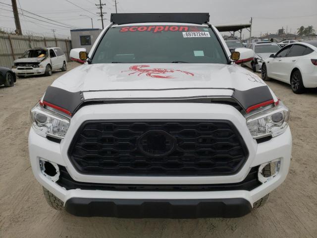 Photo 4 VIN: 3TMCZ5ANXHM093628 - TOYOTA TACOMA DOU 