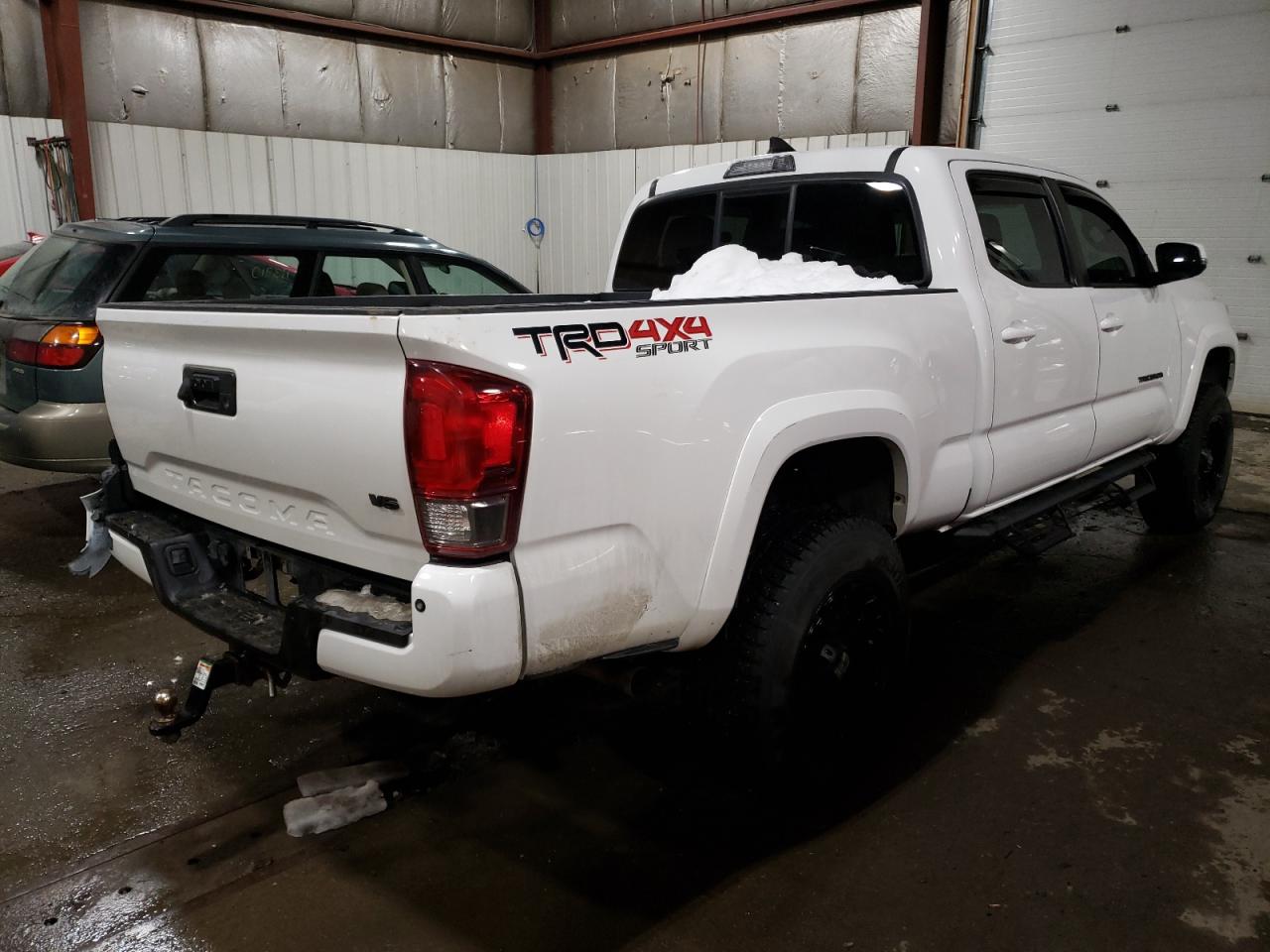 Photo 2 VIN: 3TMDZ5BN0GM002996 - TOYOTA TACOMA 