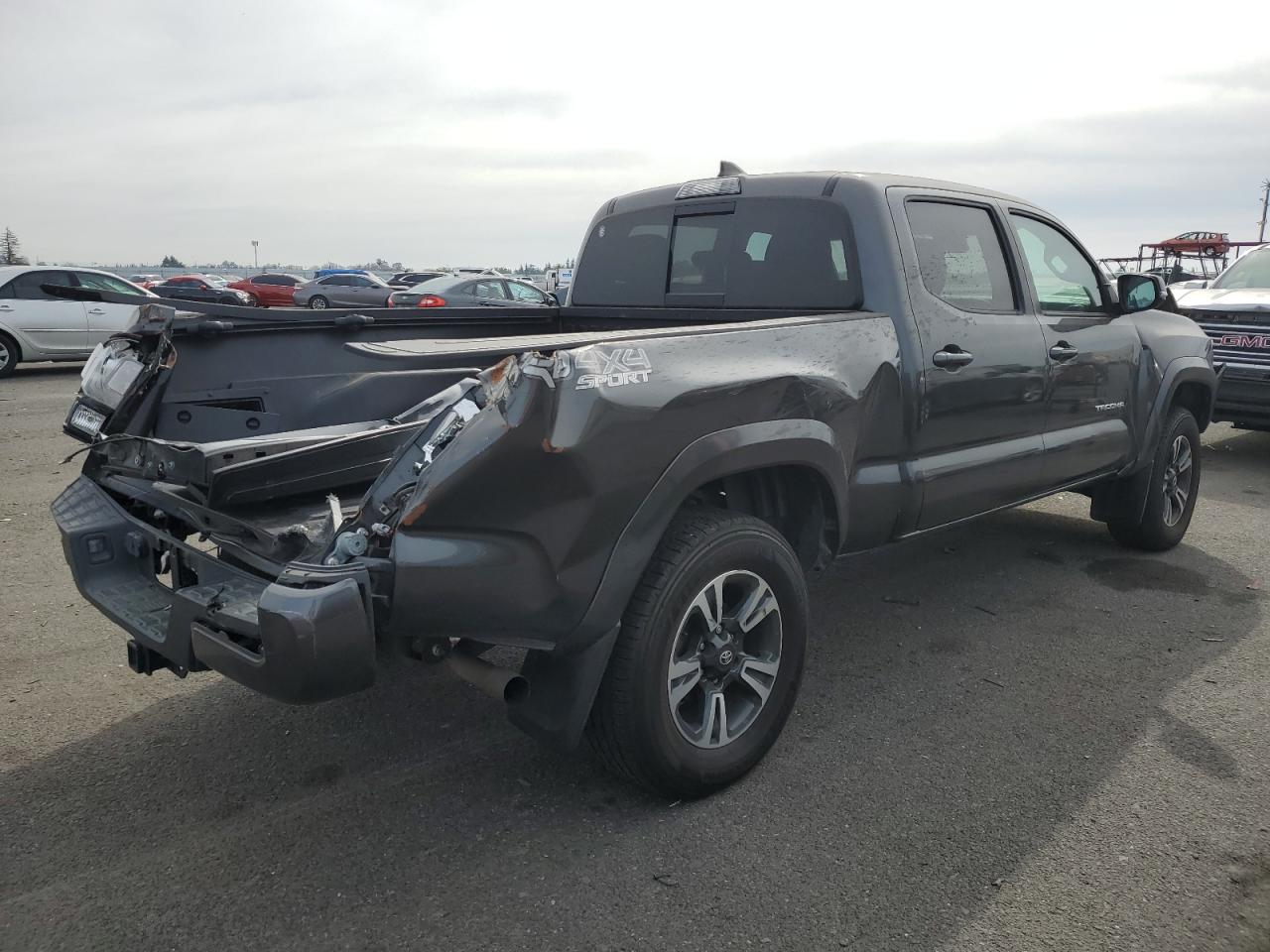 Photo 2 VIN: 3TMDZ5BN2JM042617 - TOYOTA TACOMA 