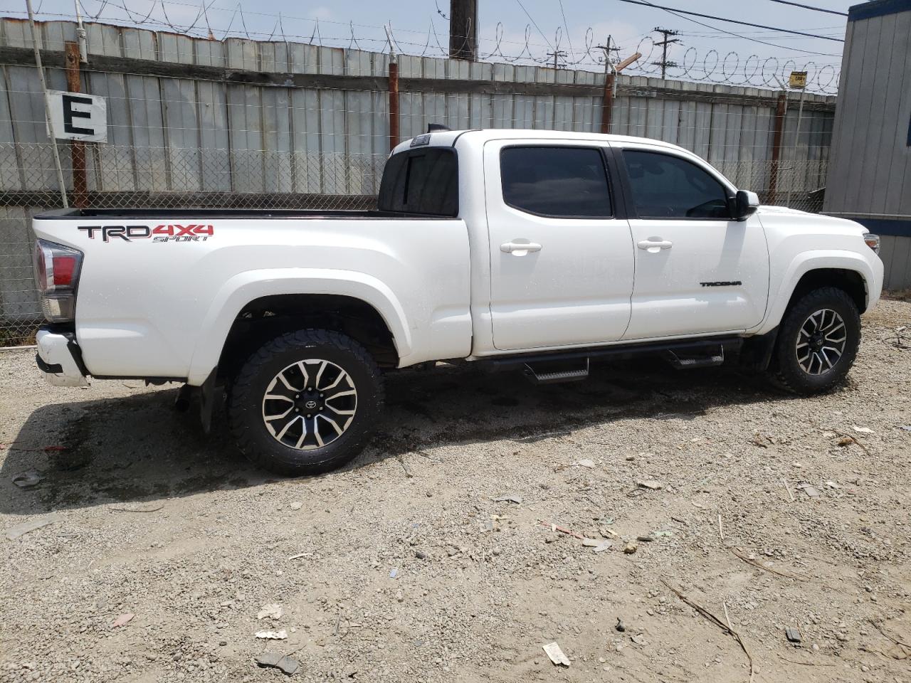 Photo 2 VIN: 3TMDZ5BN3MM105230 - TOYOTA TACOMA 