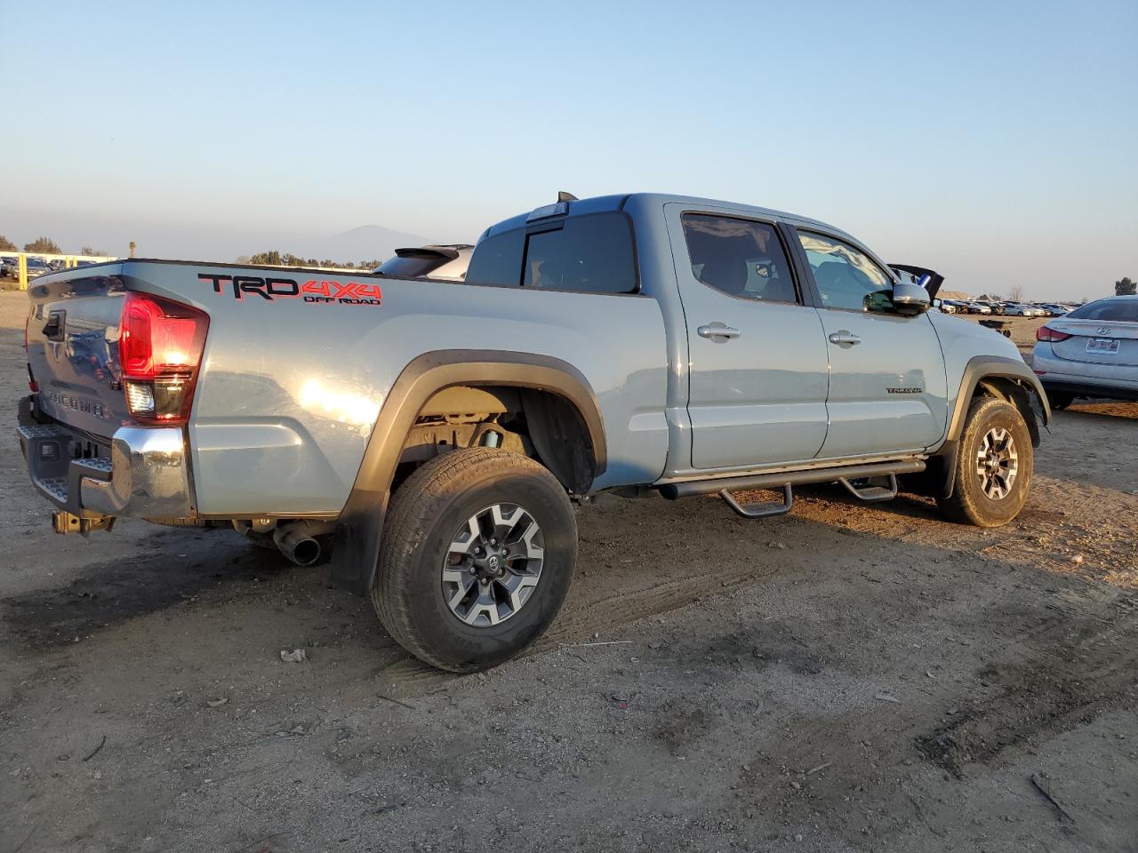 Photo 2 VIN: 3TMDZ5BN8KM055843 - TOYOTA TACOMA 