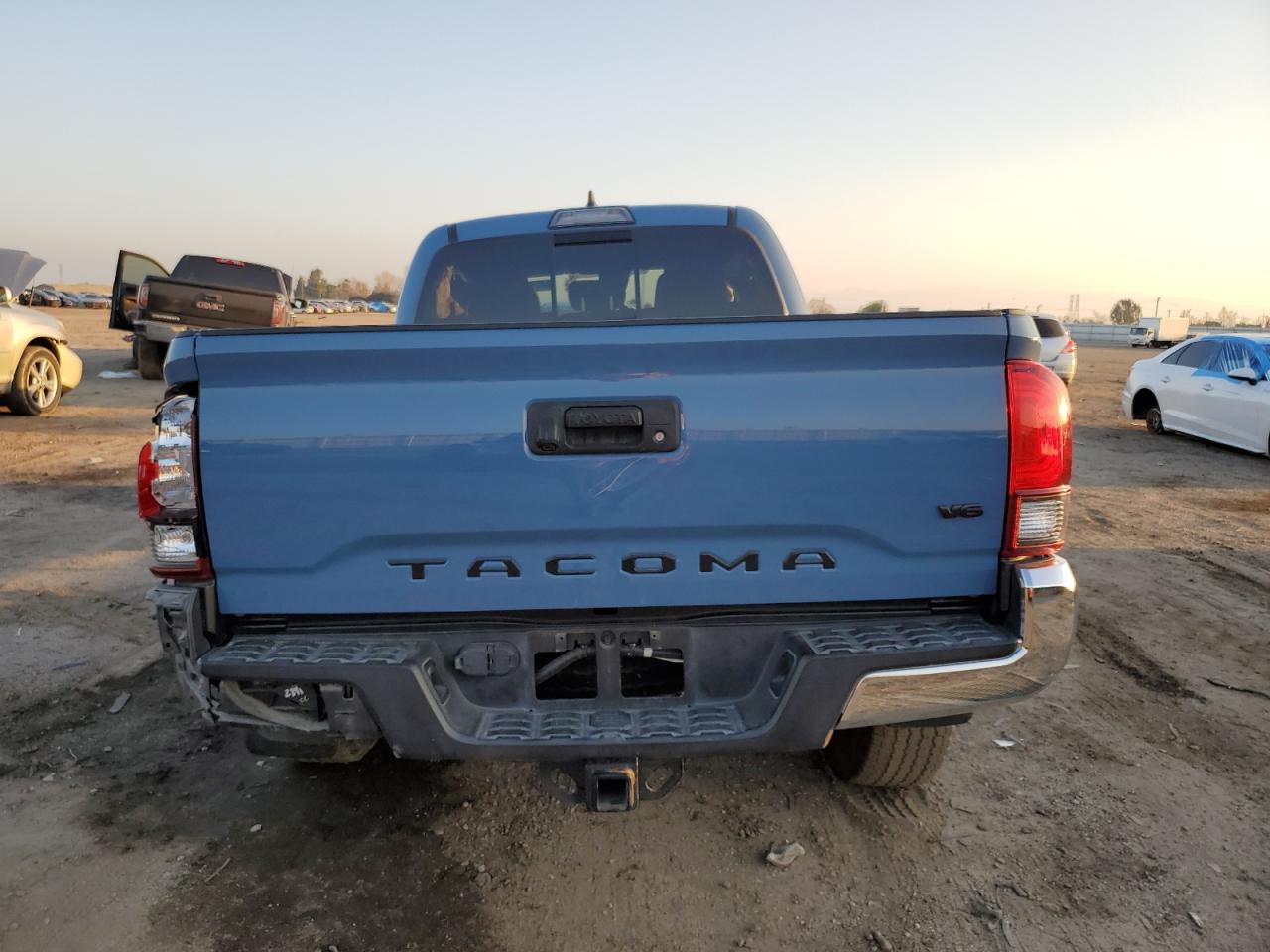 Photo 5 VIN: 3TMDZ5BN8KM055843 - TOYOTA TACOMA 